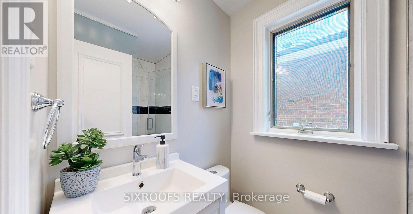 Photo 16 of Upper 60 Beacham Crescent, Toronto ON