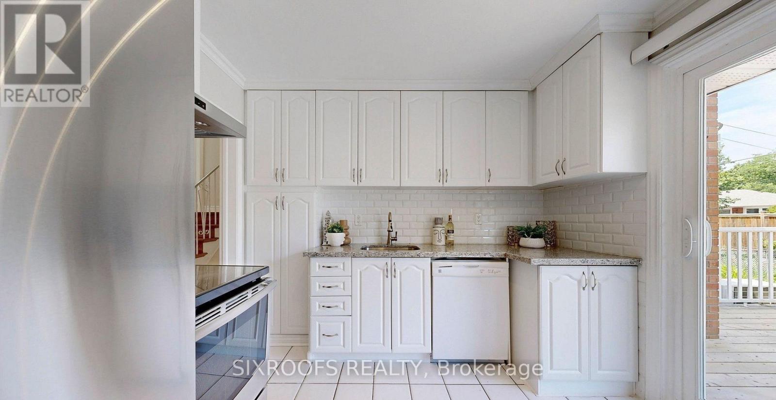 Photo 4 of Upper 60 Beacham Crescent, Toronto ON