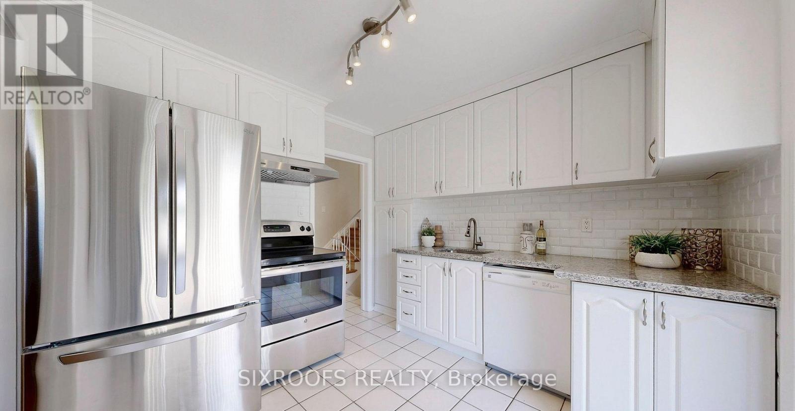 Photo 5 of Upper 60 Beacham Crescent, Toronto ON