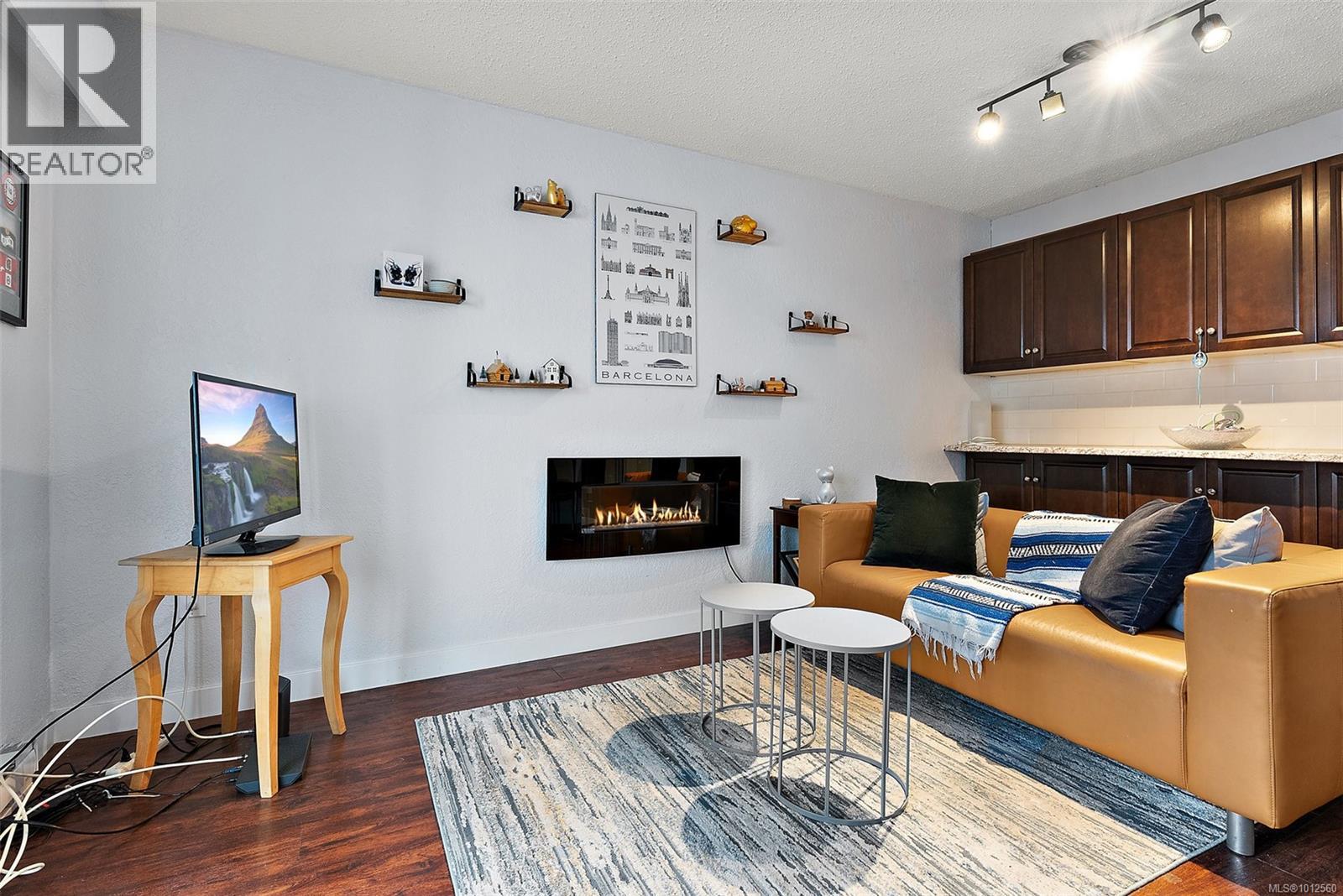 Photo 2 of 104 2610 Graham St, Victoria BC