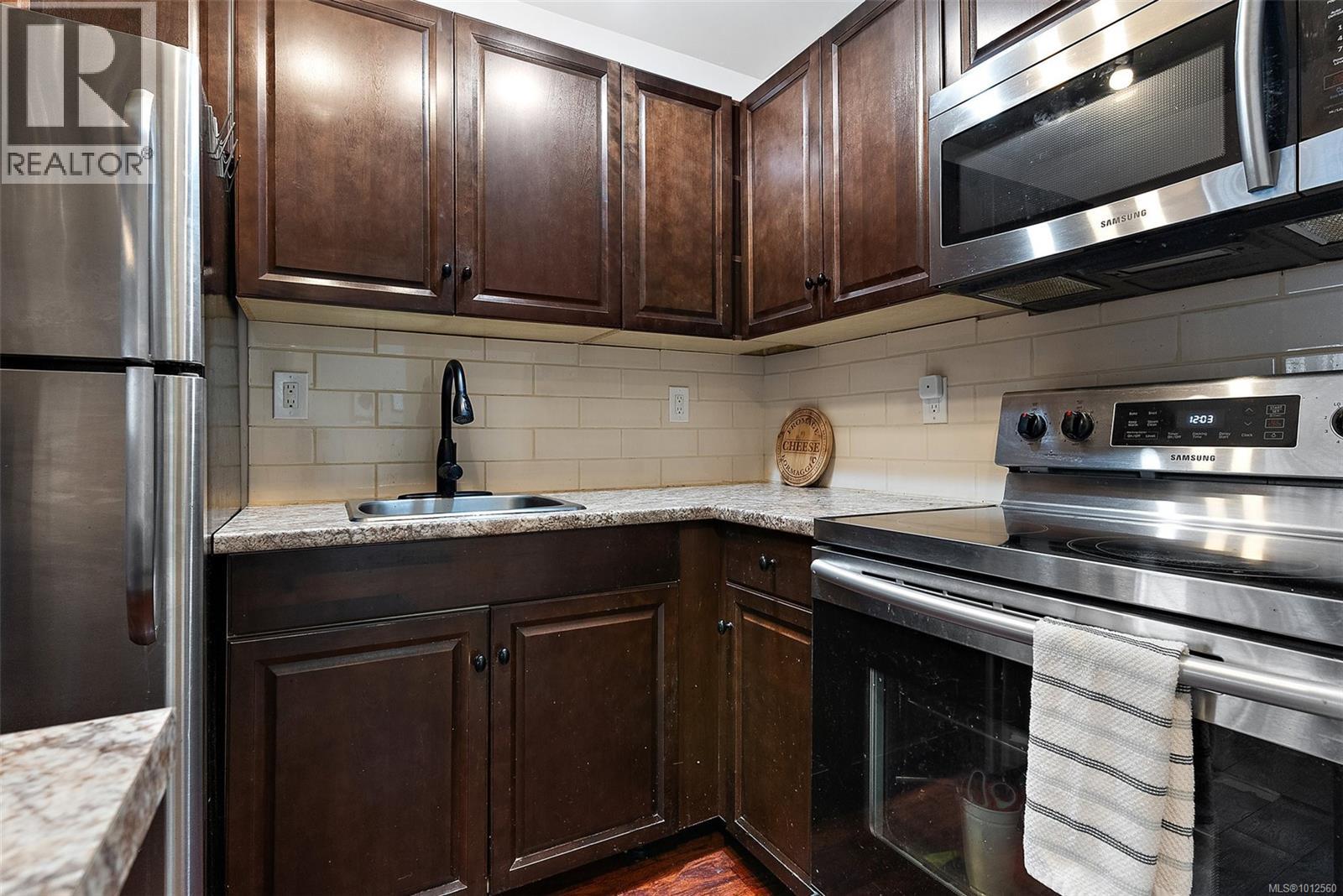 Photo 6 of 104 2610 Graham St, Victoria BC