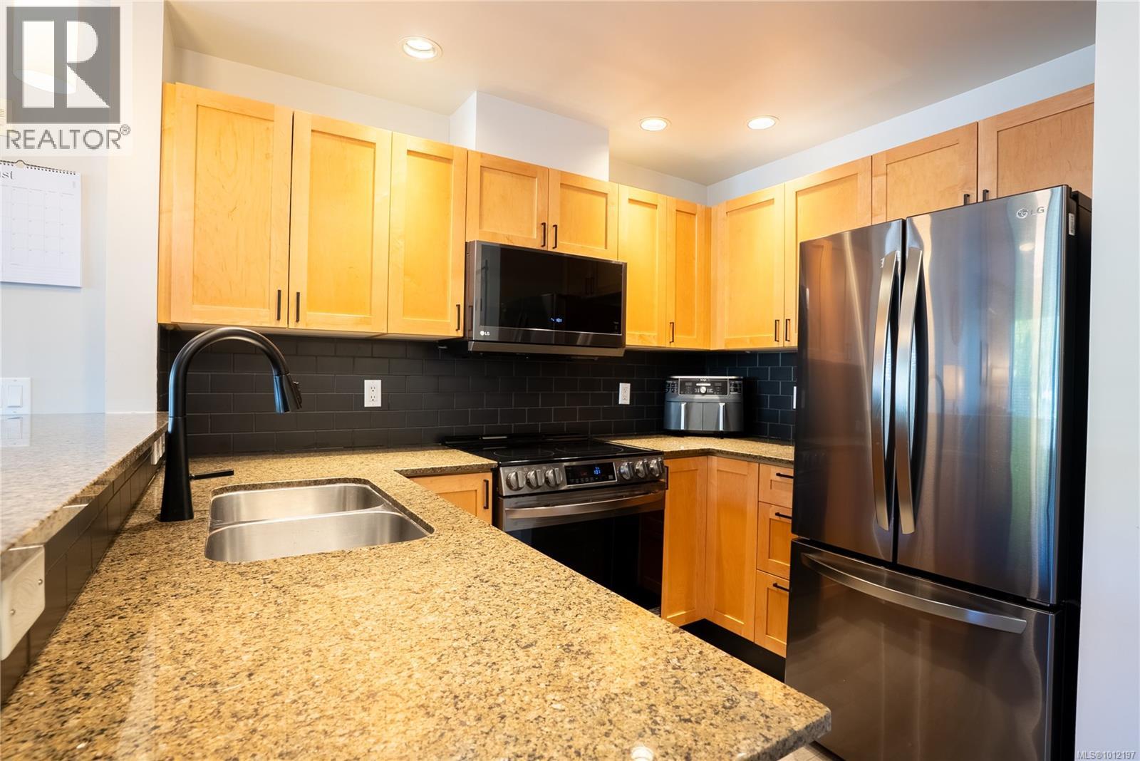 103 631 Brookside Rd, Colwood