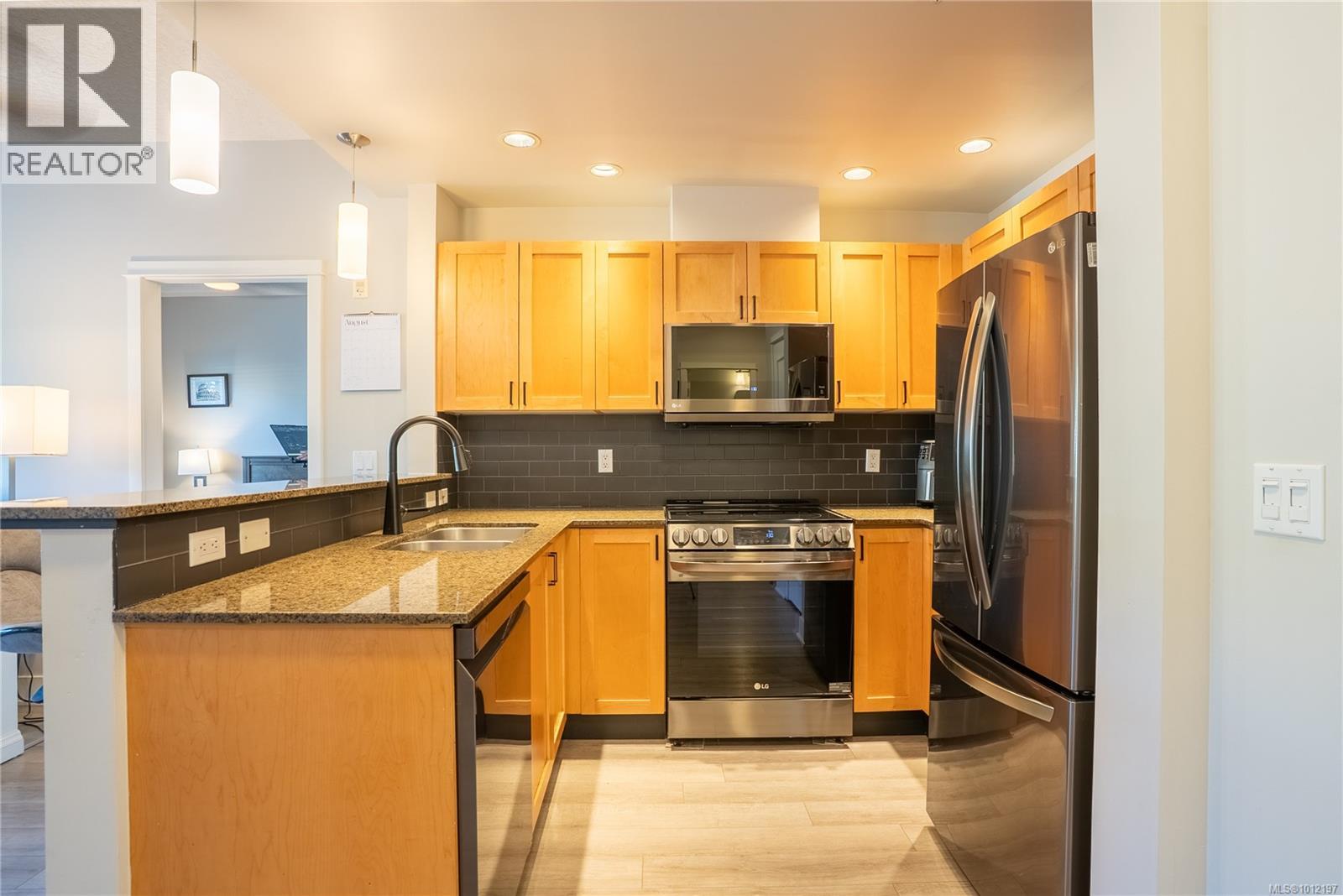 103 631 Brookside Rd, Colwood