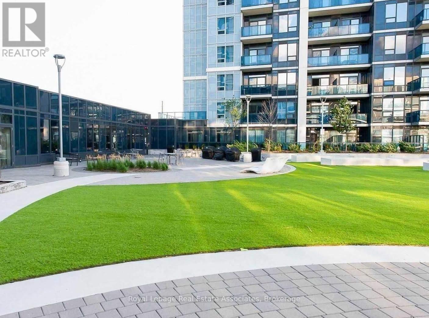 Photo 16 of 412 3600 Highway 7, Vaughan ON