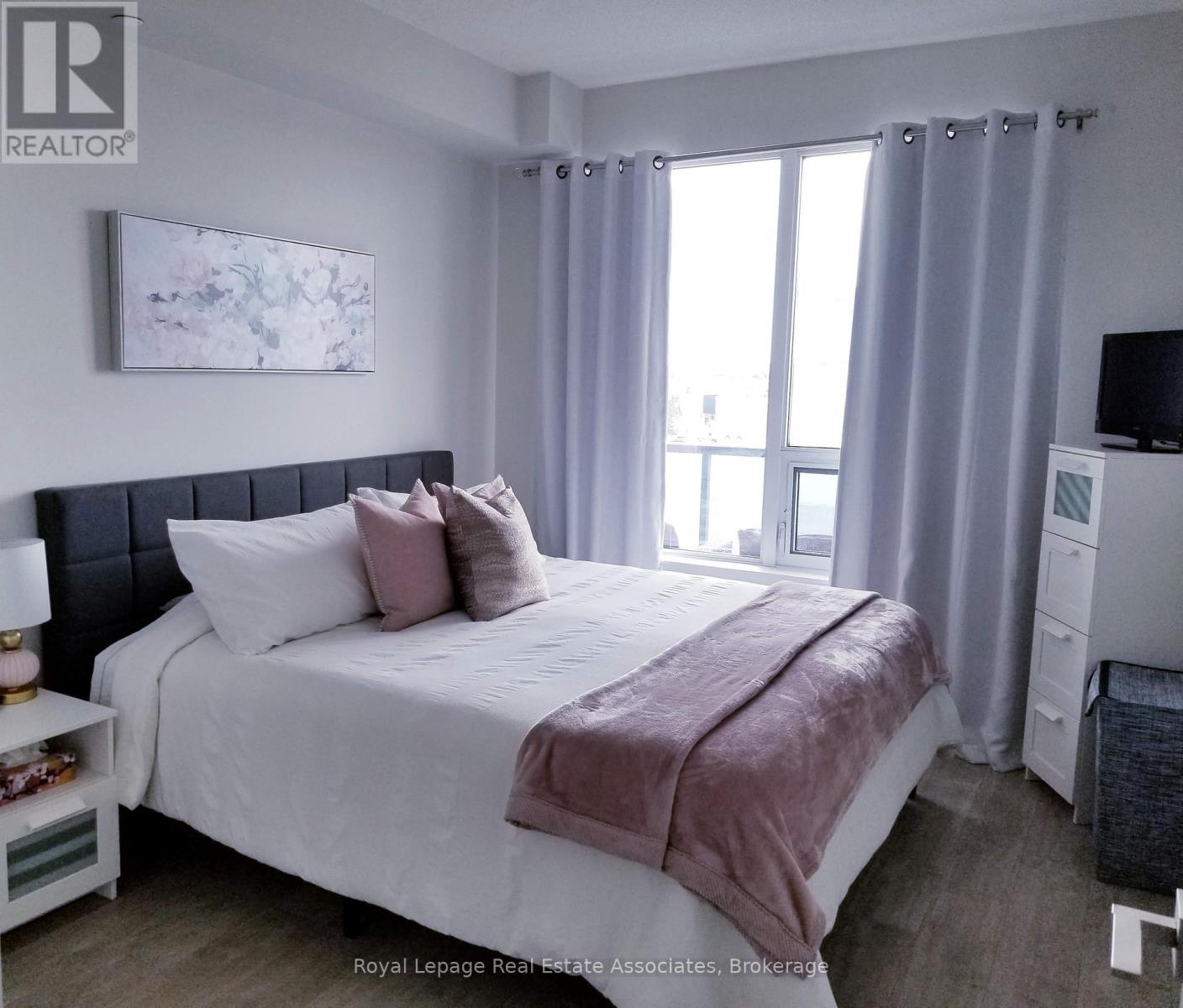 Photo 6 of 412 3600 Highway 7, Vaughan ON