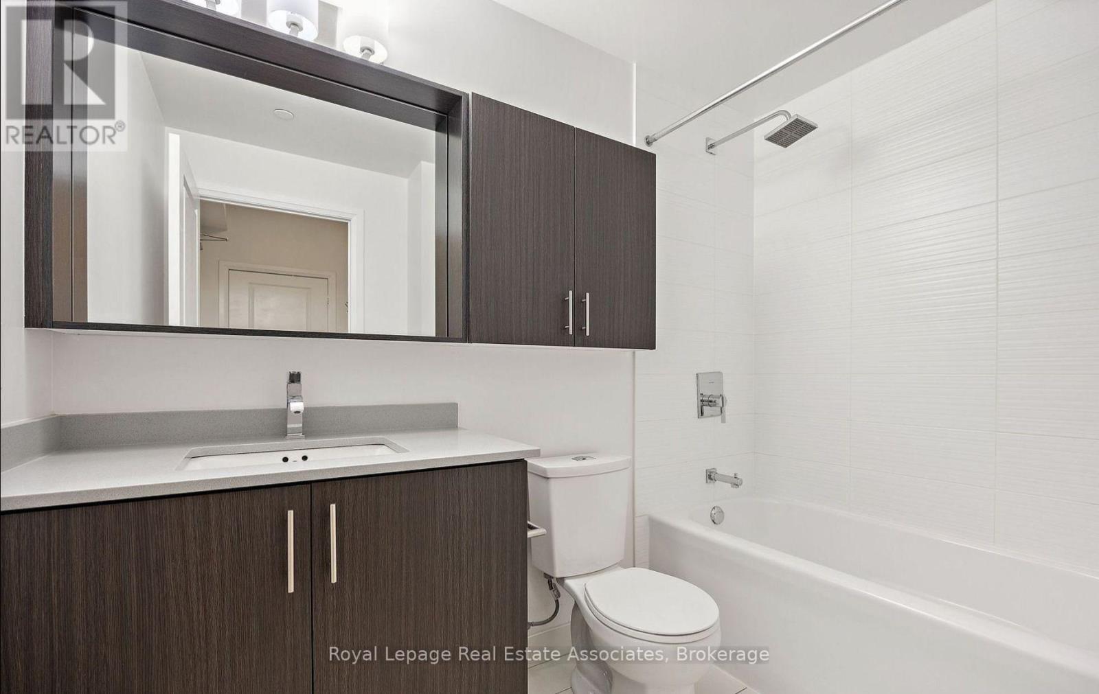 Photo 8 of 412 3600 Highway 7, Vaughan ON