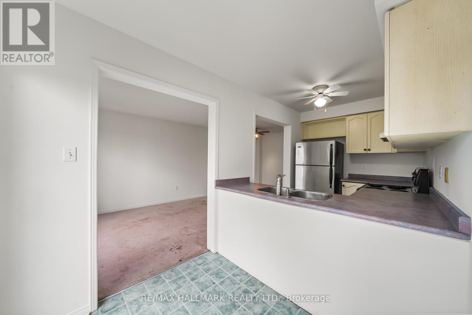 Photo 13 of 302 Pinnacle Trail, Aurora ON