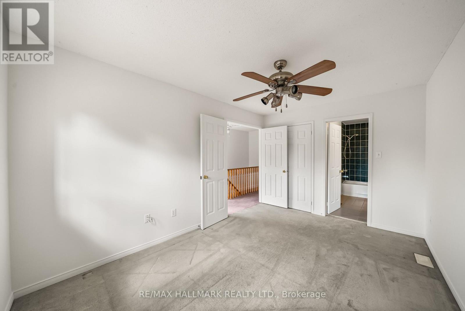 Photo 18 of 302 Pinnacle Trail, Aurora ON