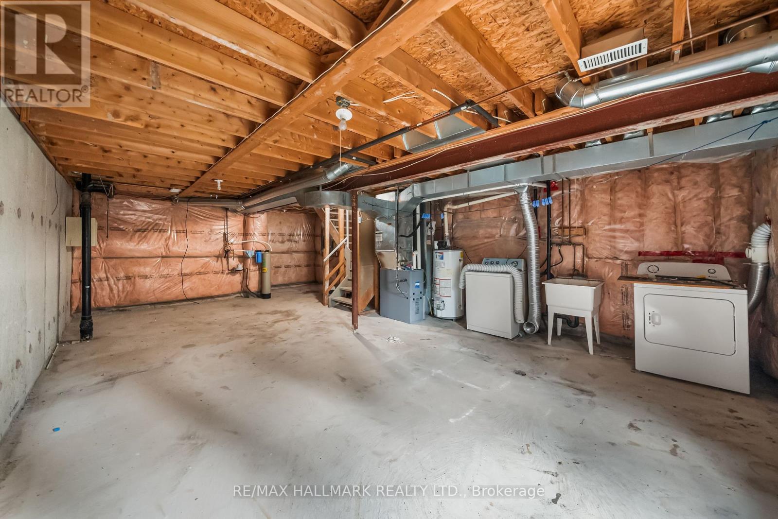 Photo 25 of 302 Pinnacle Trail, Aurora ON