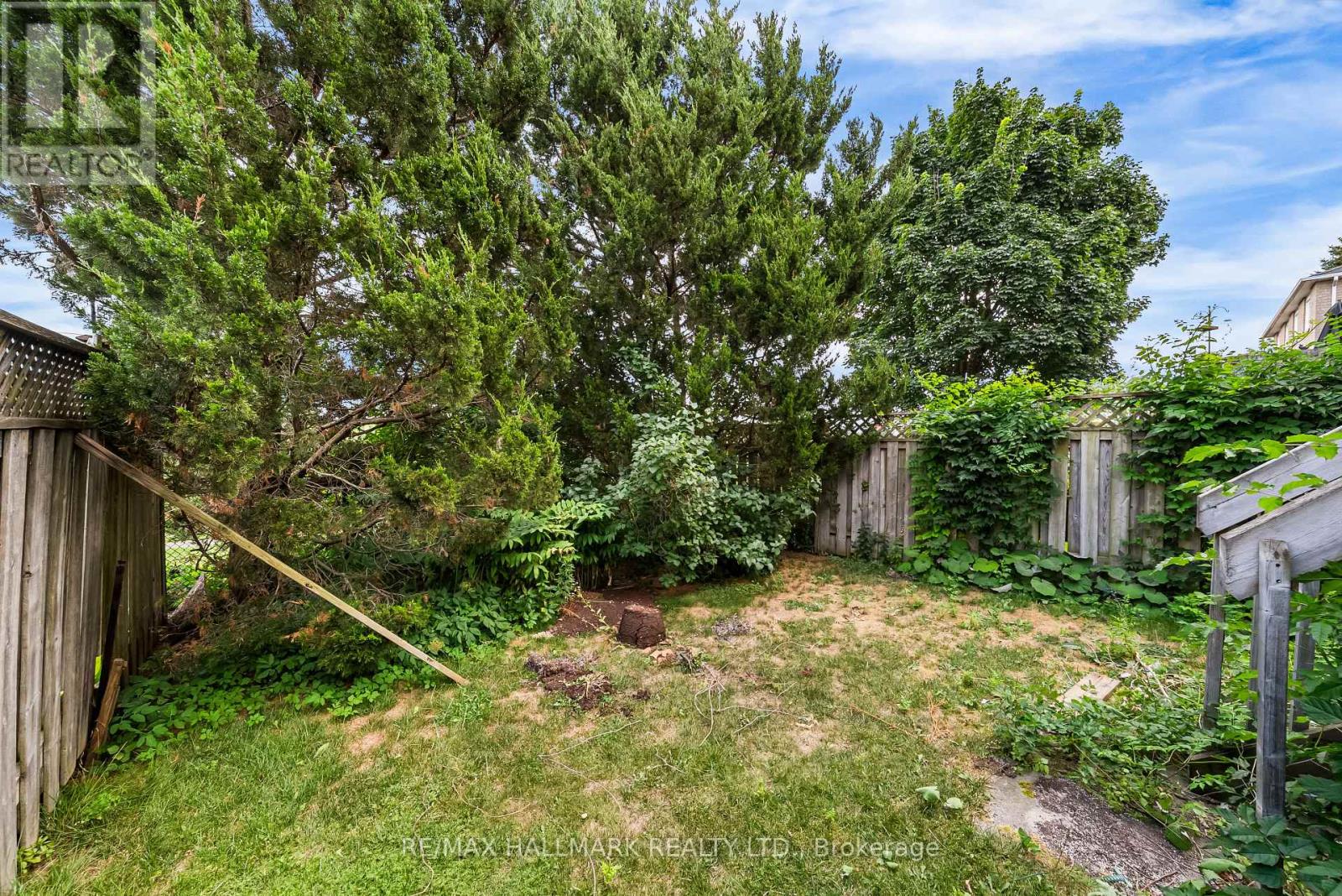 Photo 29 of 302 Pinnacle Trail, Aurora ON