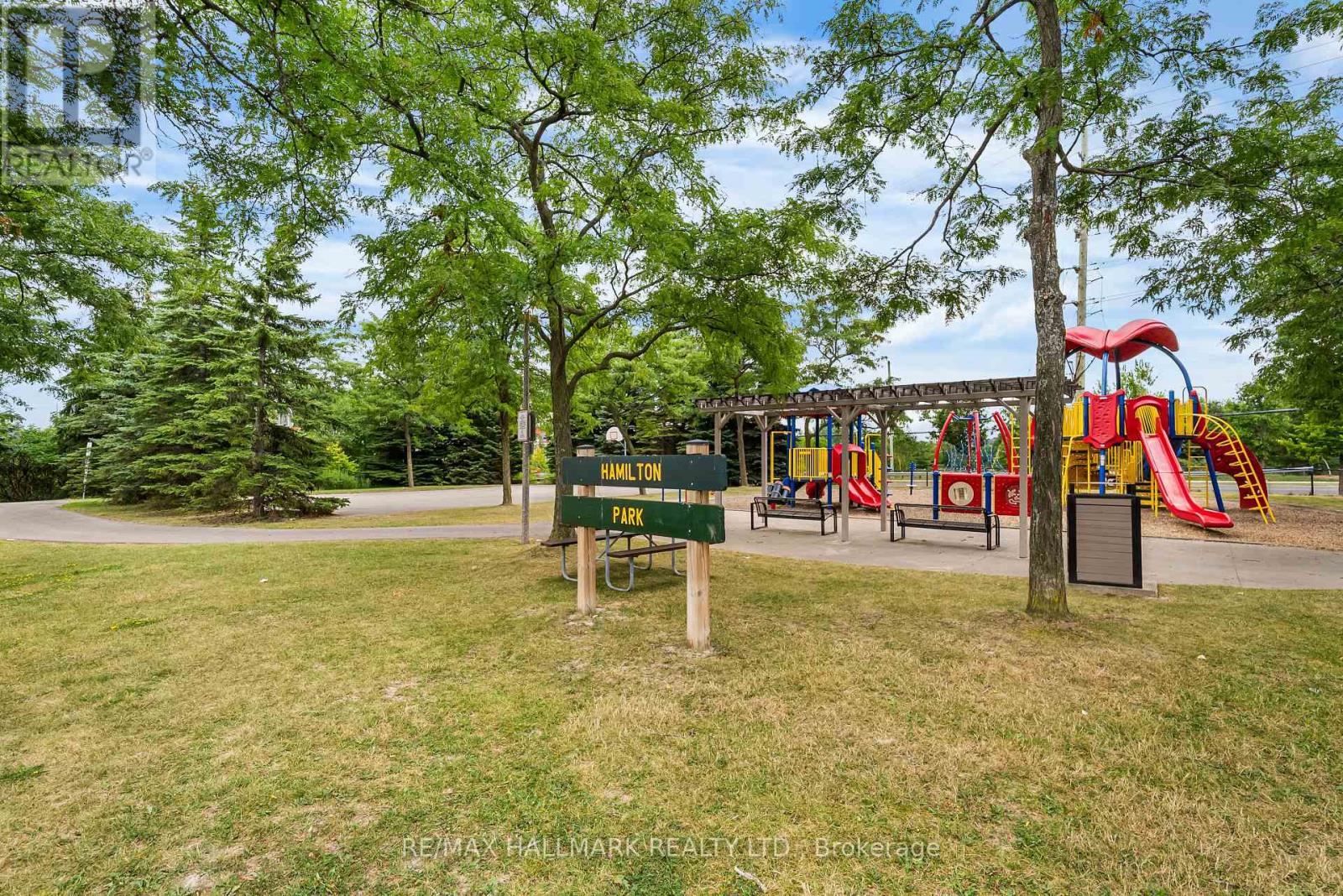 Photo 30 of 302 Pinnacle Trail, Aurora ON