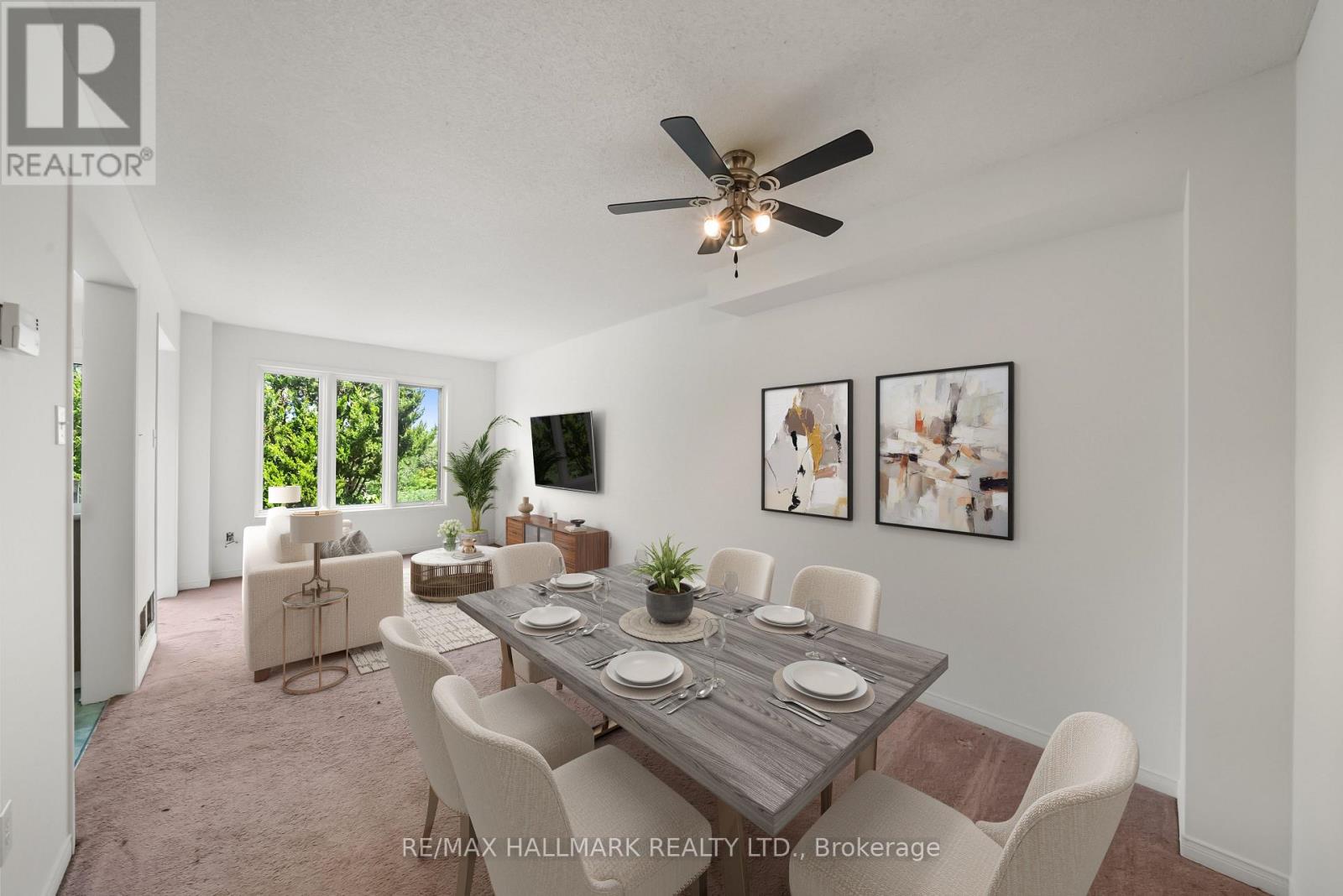 Photo 5 of 302 Pinnacle Trail, Aurora ON