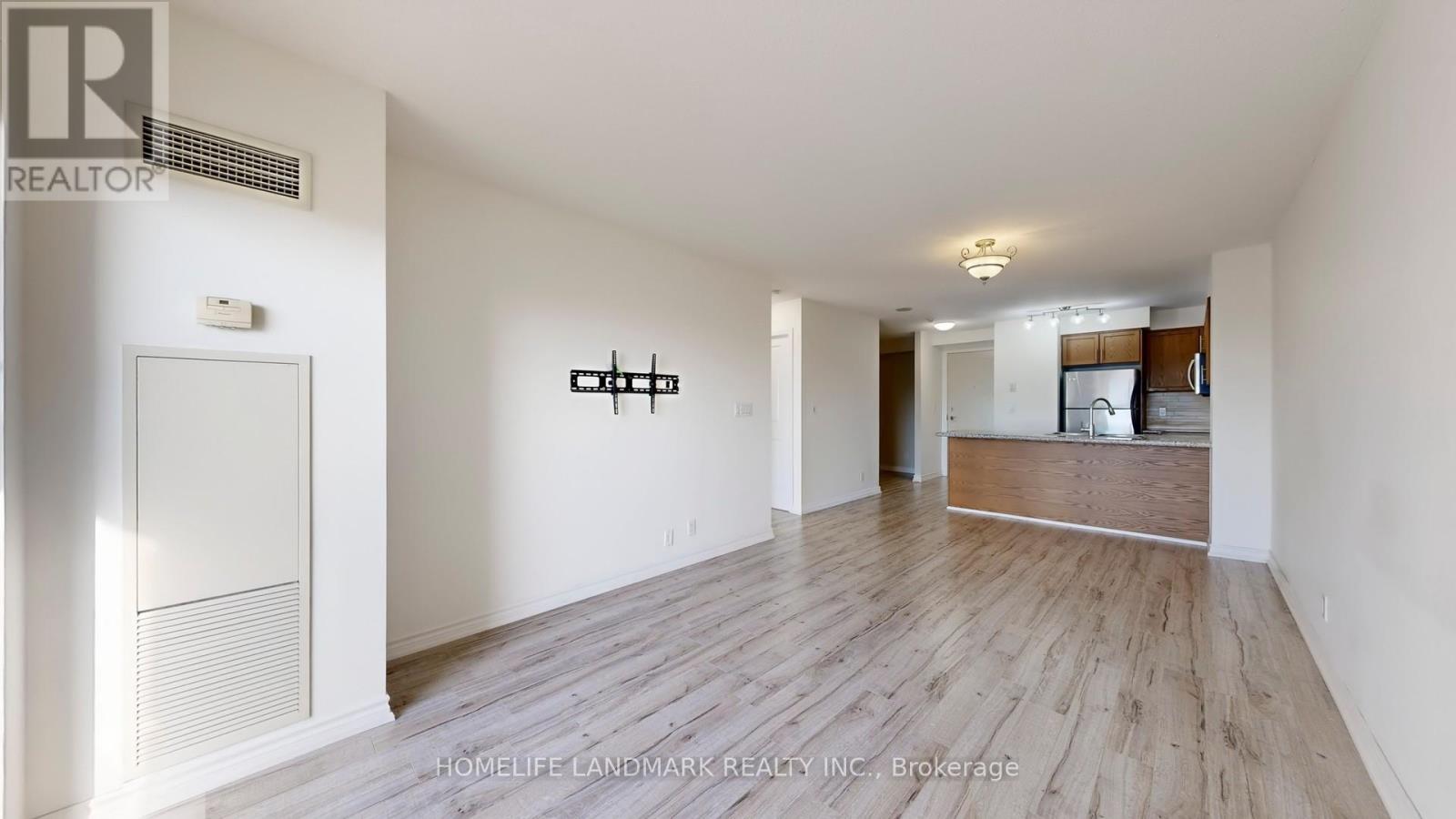 Photo 12 of 912 18 Harding Boulevard E, Richmond Hill ON