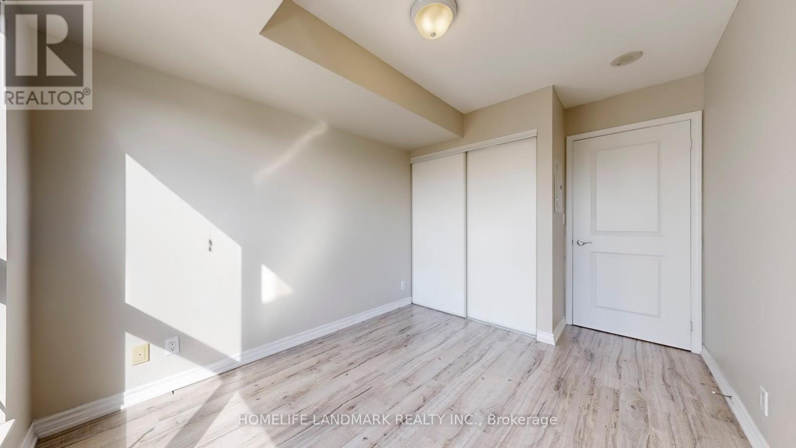 Photo 23 of 912 18 Harding Boulevard E, Richmond Hill ON