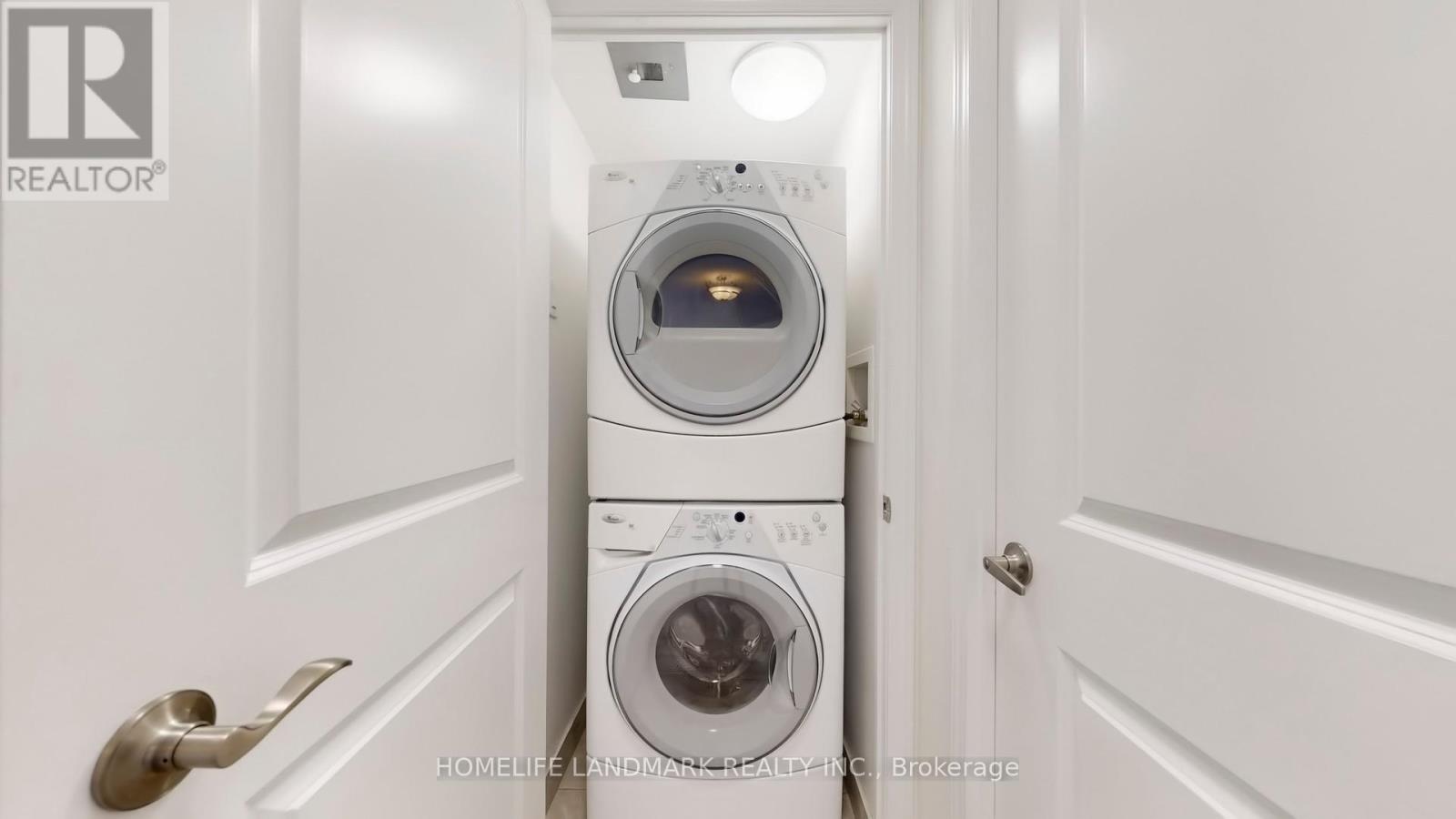 Photo 27 of 912 18 Harding Boulevard E, Richmond Hill ON