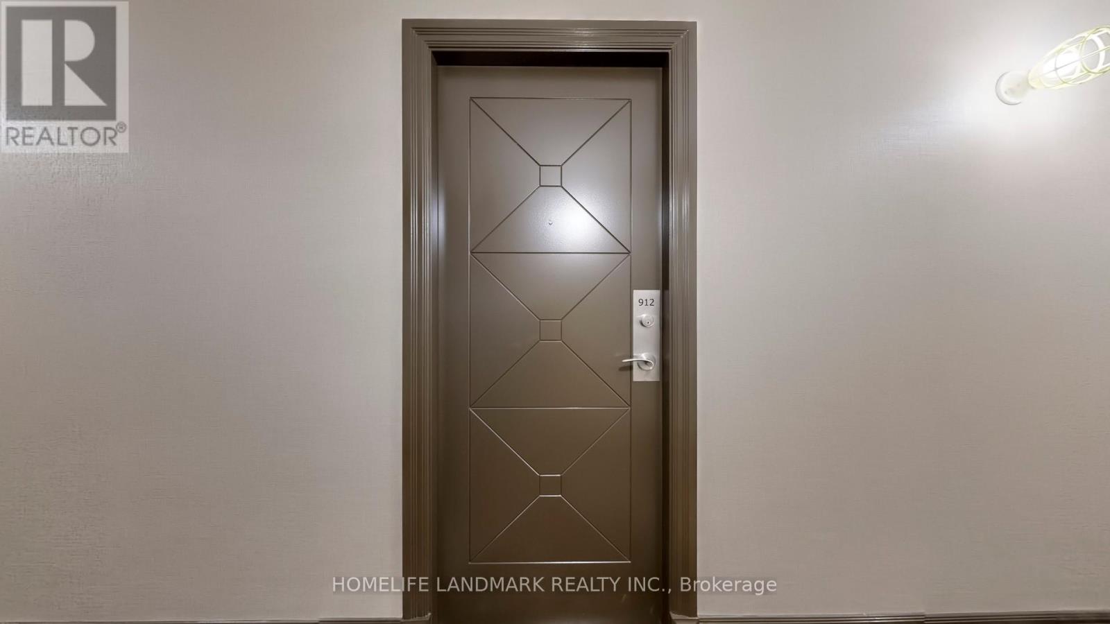Photo 8 of 912 18 Harding Boulevard E, Richmond Hill ON