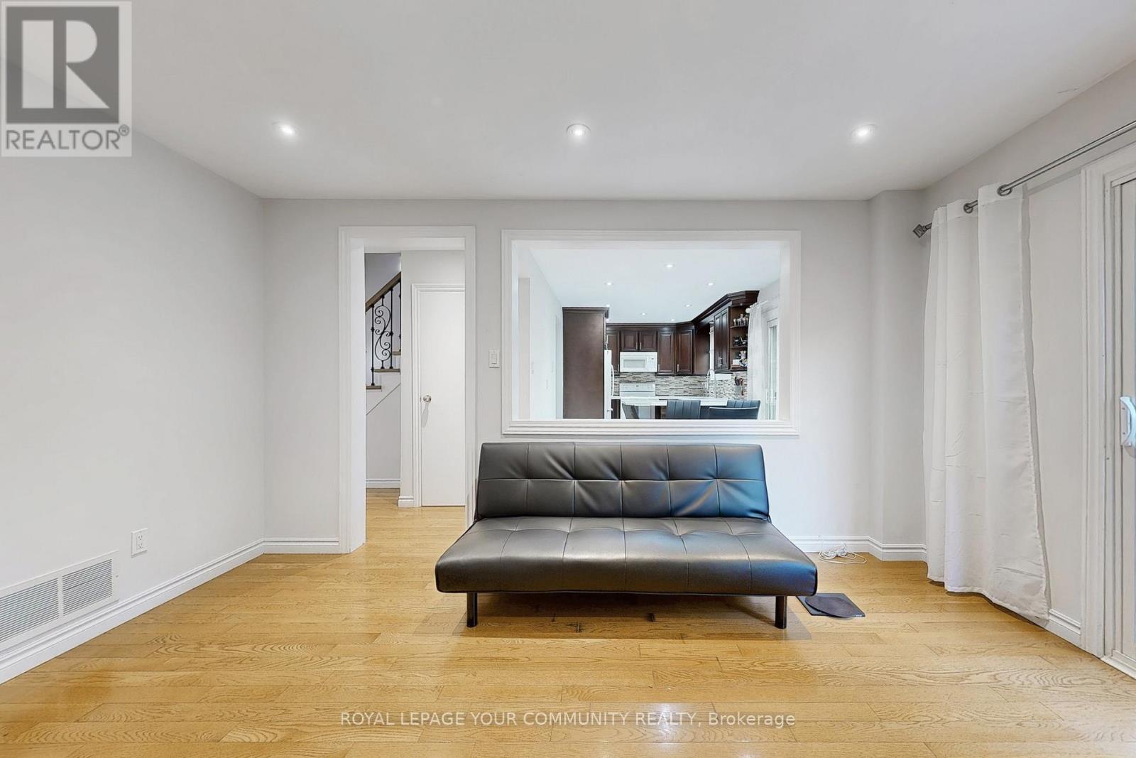 Photo 14 of 287 Manchester Drive, Newmarket ON