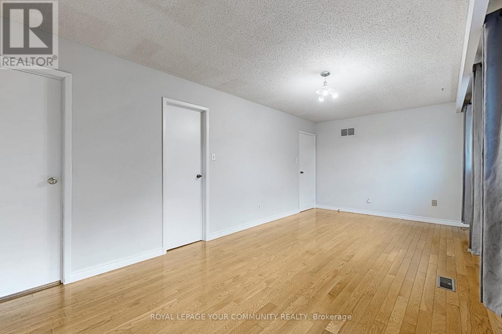 Photo 26 of 287 Manchester Drive, Newmarket ON