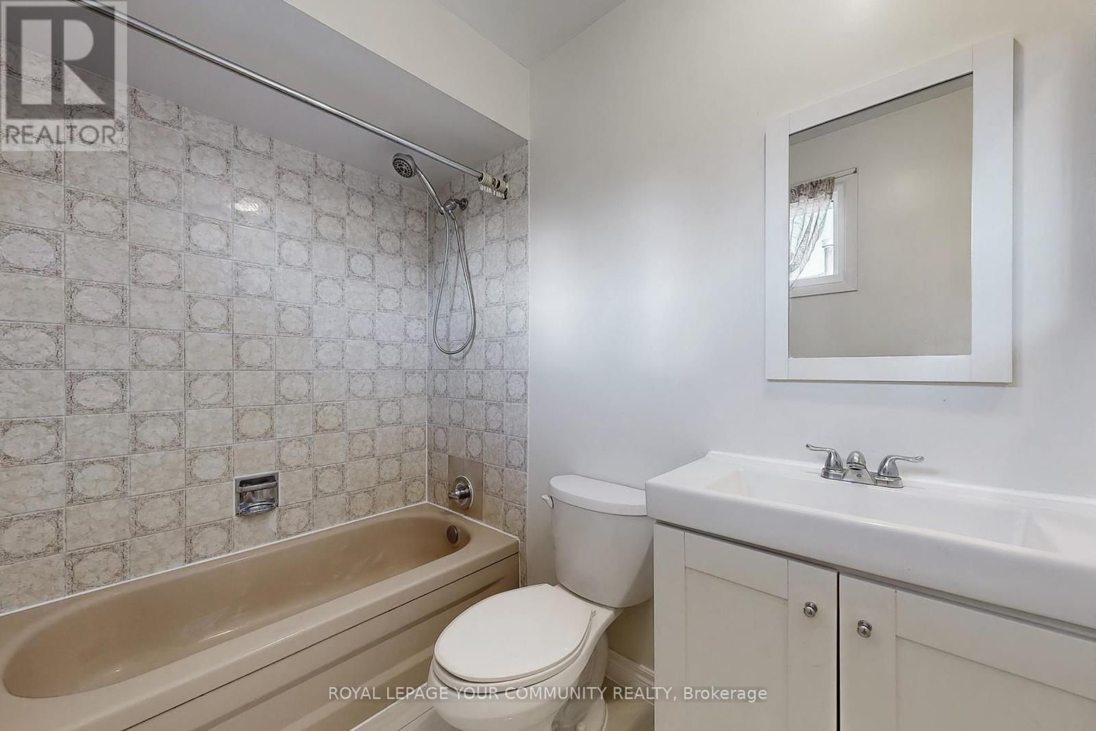 Photo 28 of 287 Manchester Drive, Newmarket ON