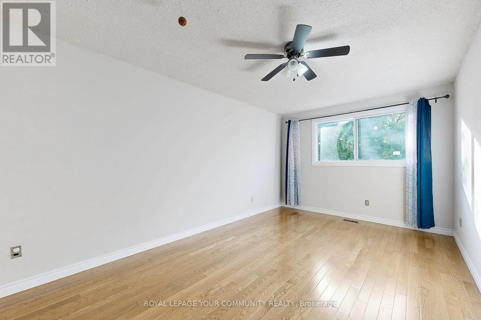 Photo 30 of 287 Manchester Drive, Newmarket ON