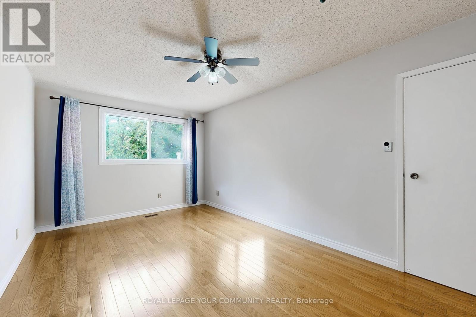 Photo 31 of 287 Manchester Drive, Newmarket ON