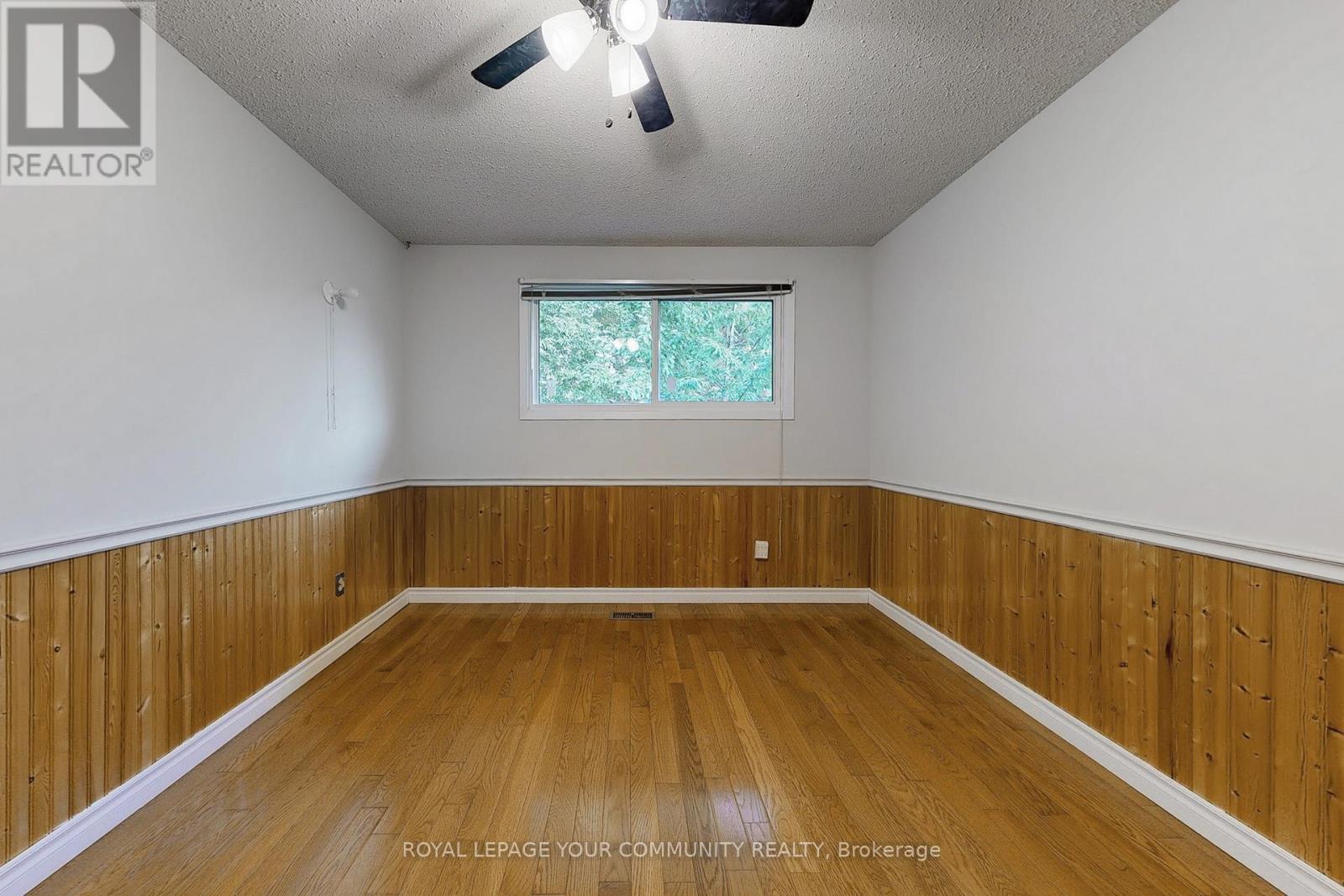 Photo 32 of 287 Manchester Drive, Newmarket ON