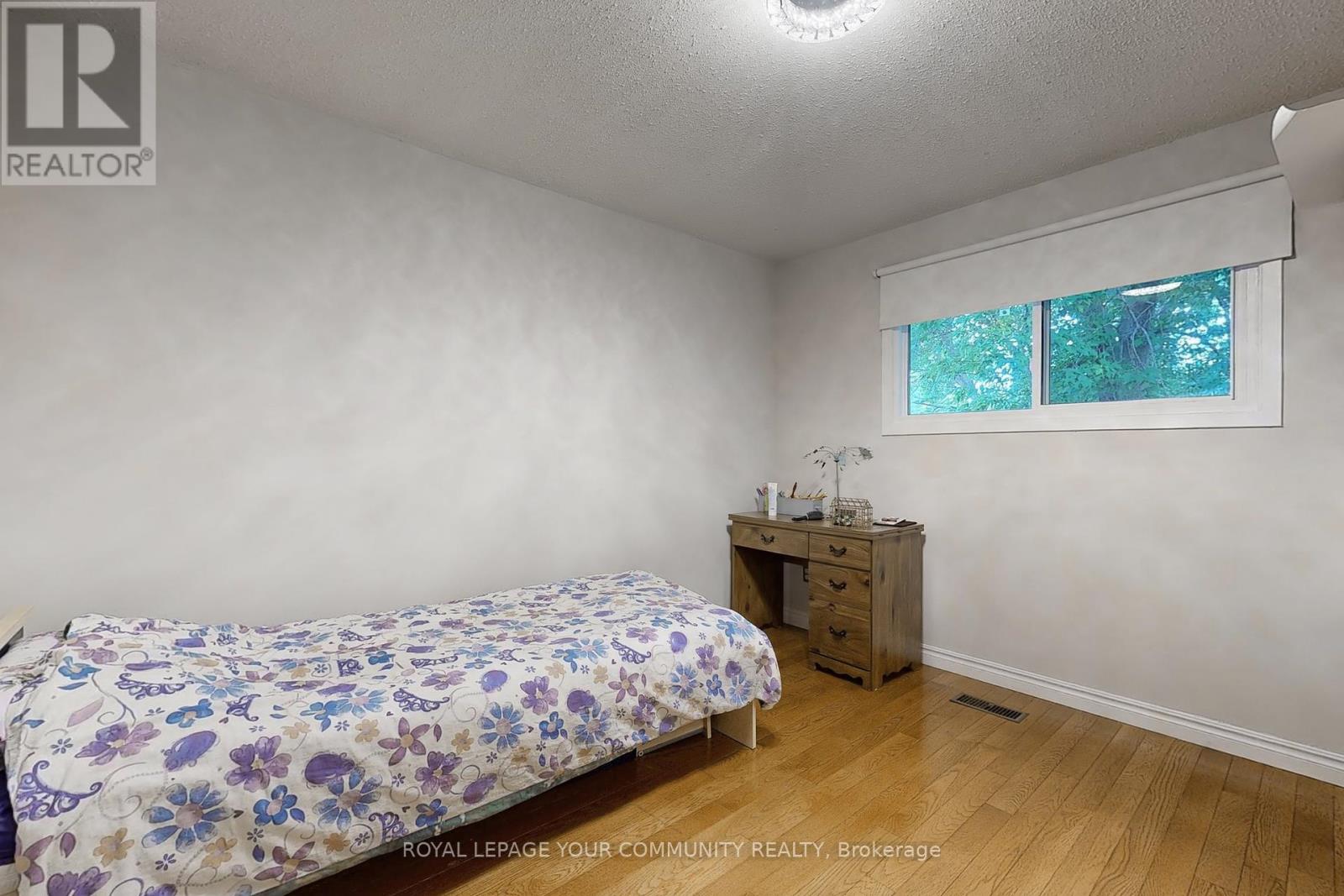 Photo 34 of 287 Manchester Drive, Newmarket ON