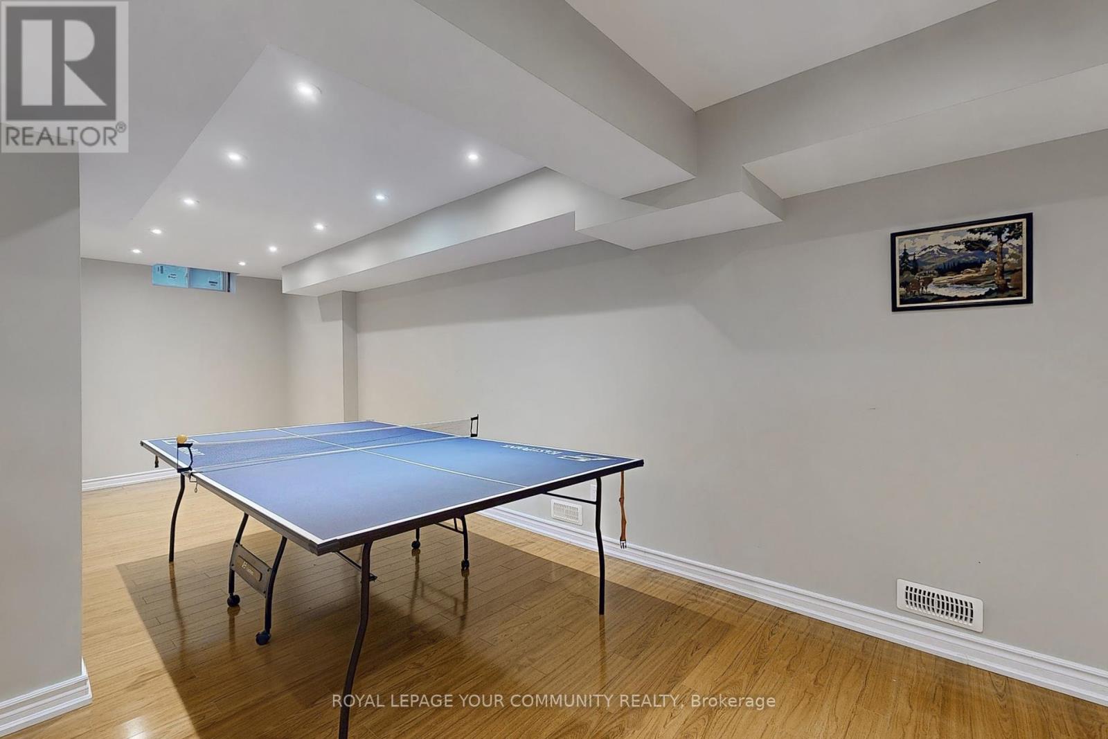 Photo 39 of 287 Manchester Drive, Newmarket ON