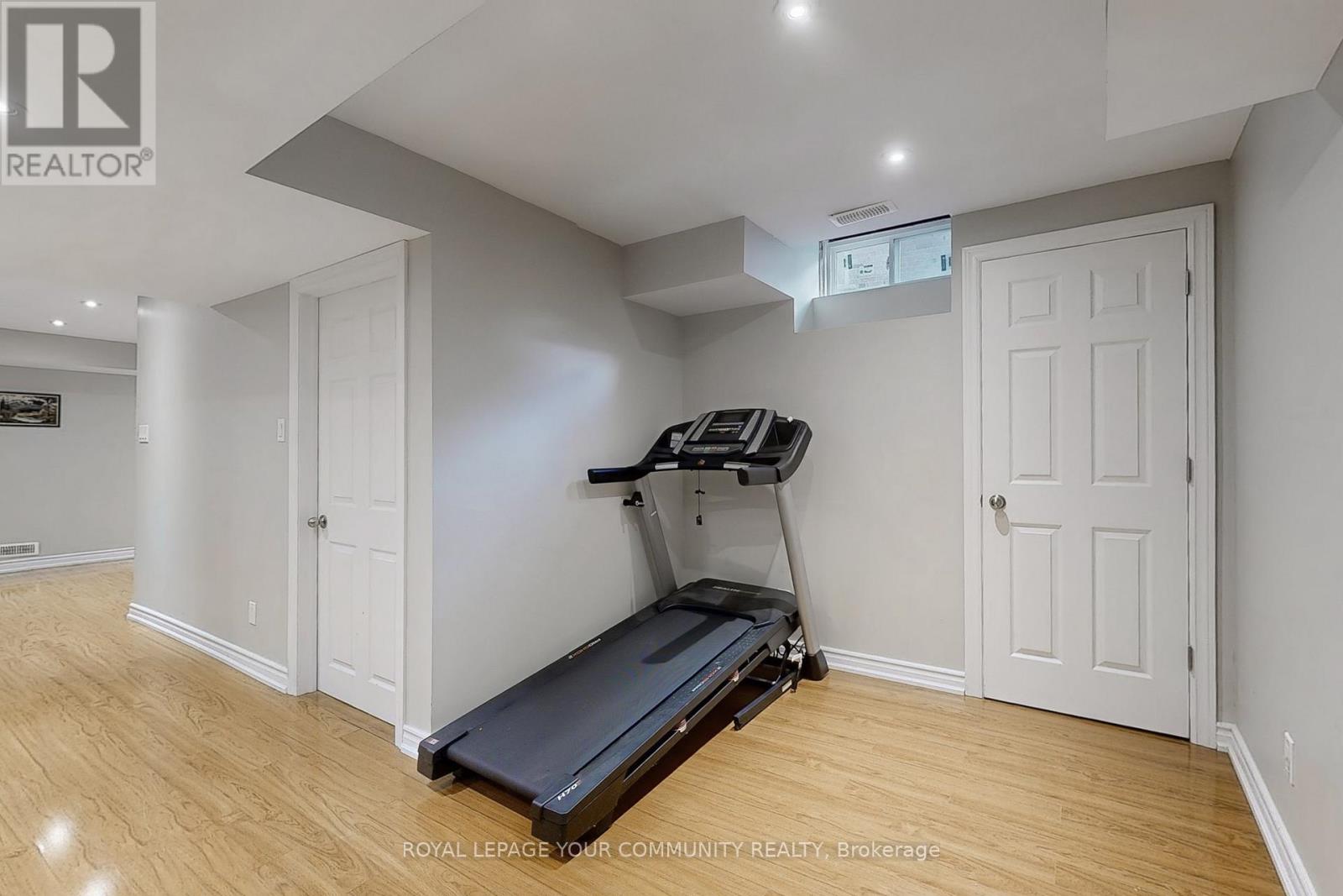 Photo 44 of 287 Manchester Drive, Newmarket ON