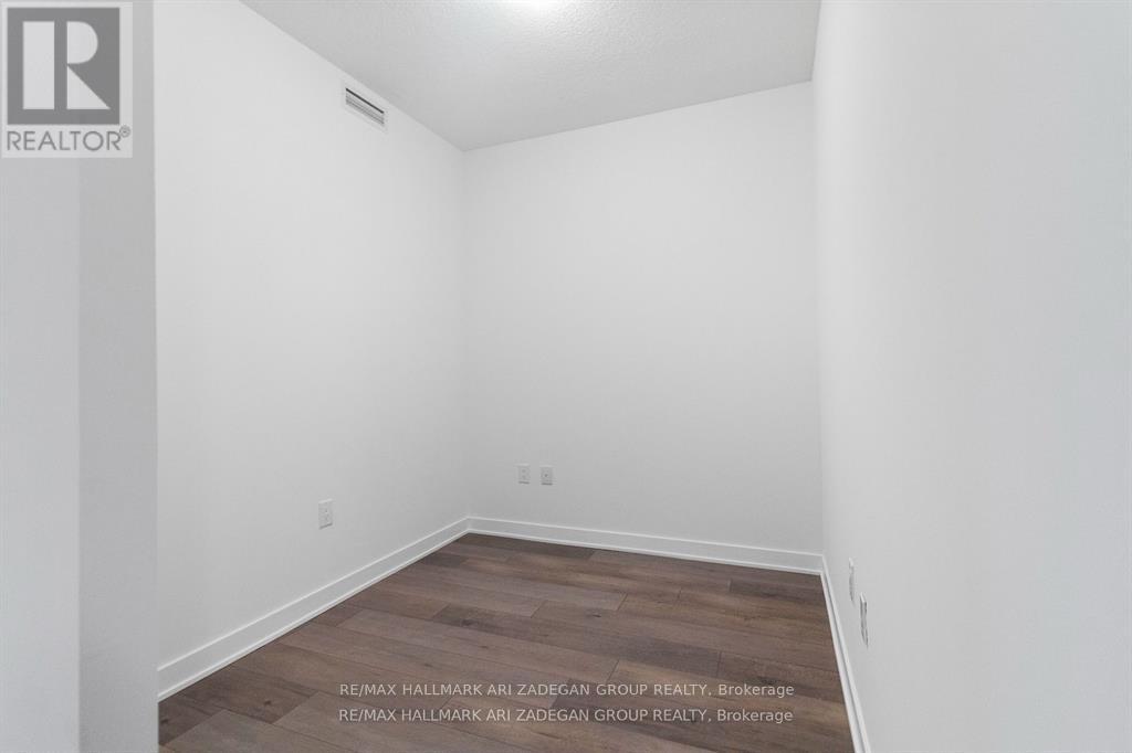 Photo 10 of 805 60 Honeycrisp Crescent, Vaughan ON