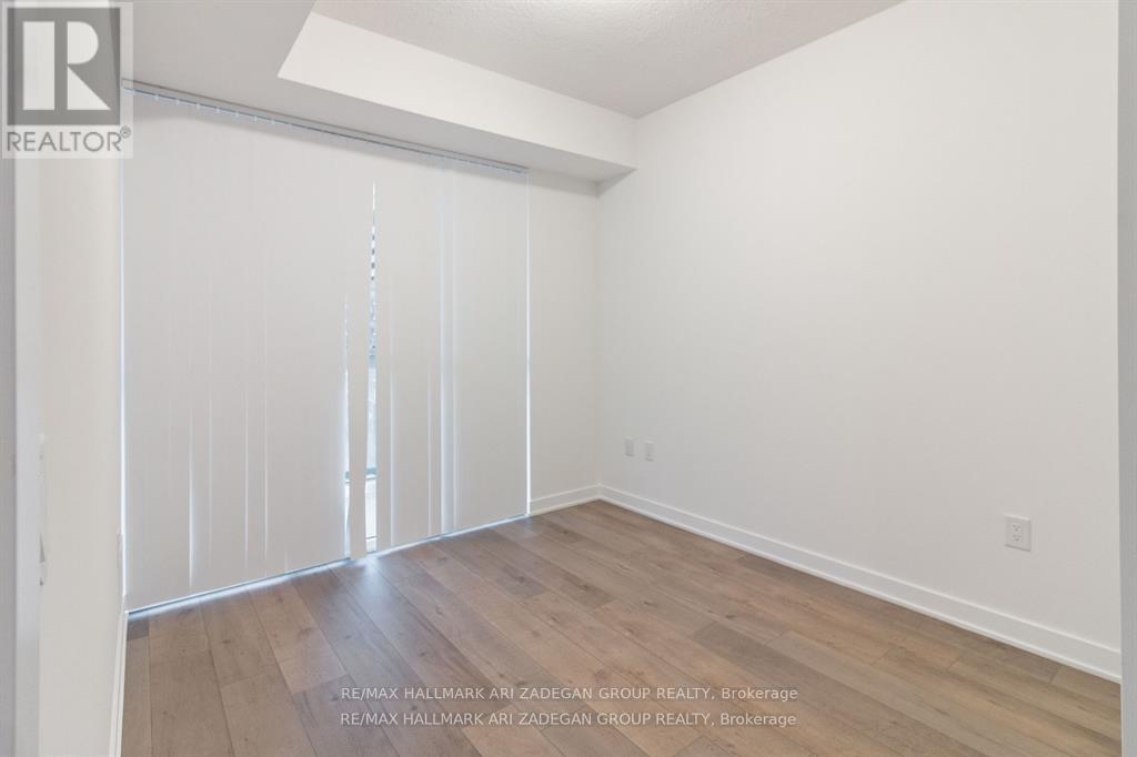 Photo 12 of 805 60 Honeycrisp Crescent, Vaughan ON