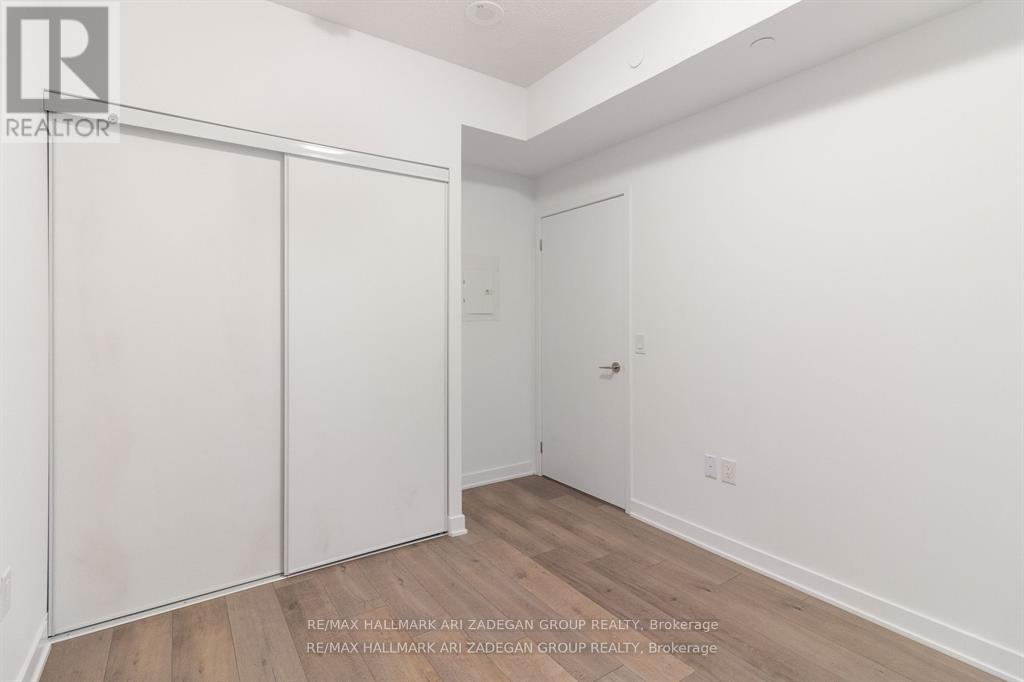 Photo 13 of 805 60 Honeycrisp Crescent, Vaughan ON