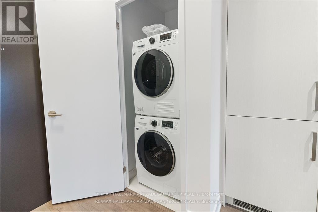 Photo 16 of 805 60 Honeycrisp Crescent, Vaughan ON