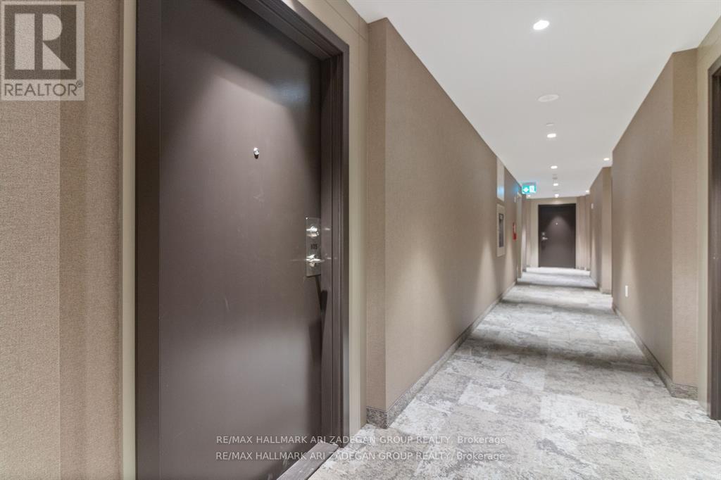 Photo 5 of 805 60 Honeycrisp Crescent, Vaughan ON