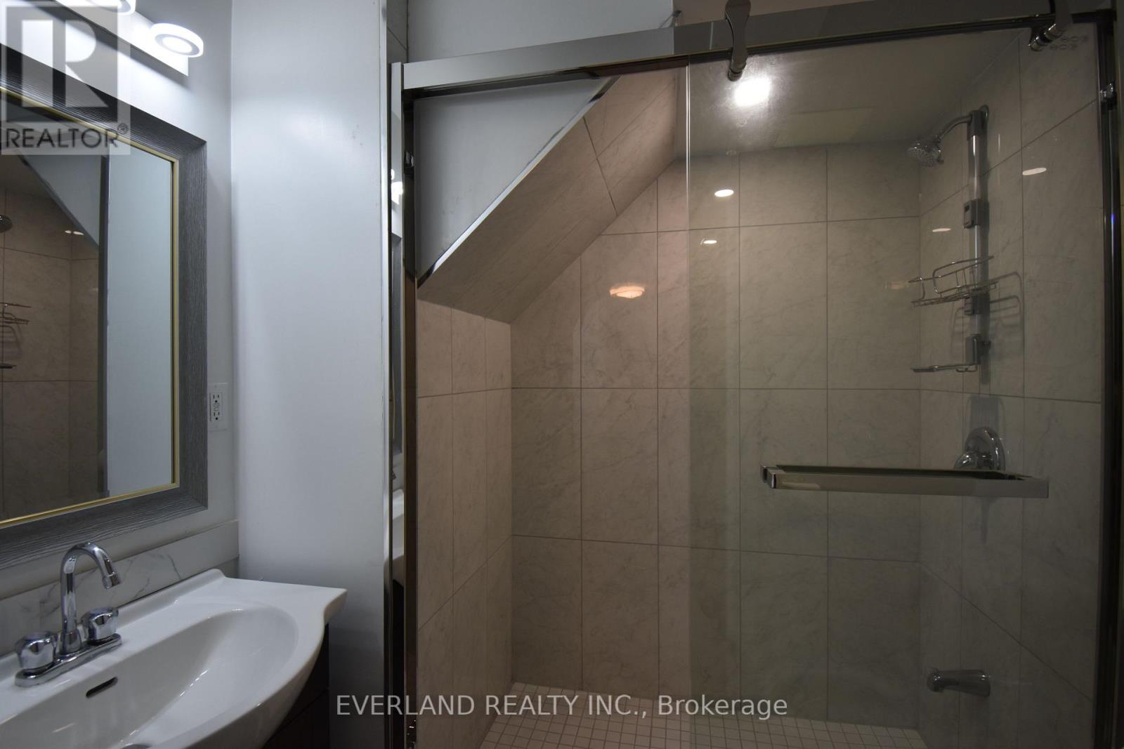 Photo 6 of Basement Apt 2 Bdrm 1 Shaftsbury Avenue, Richmond Hill ON