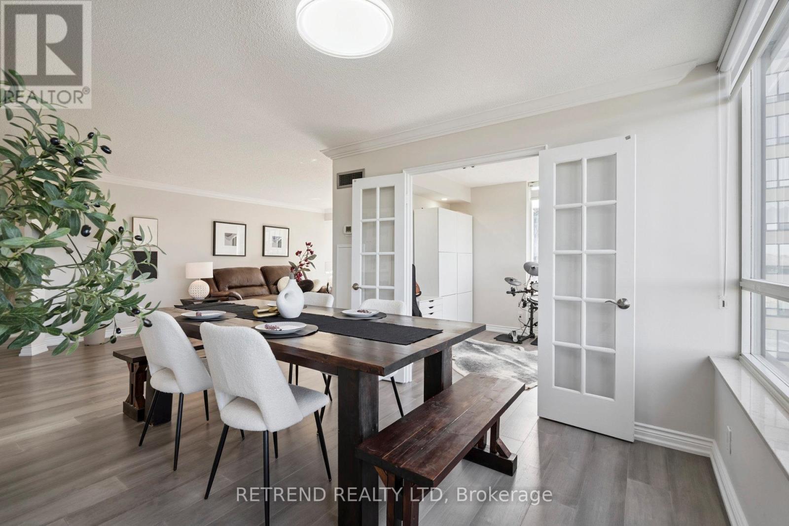 Photo 11 of 826 32 Clarissa Drive, Richmond Hill ON