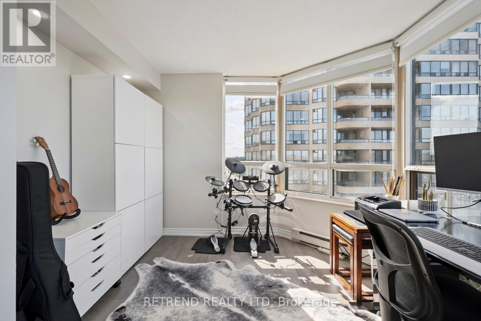 Photo 12 of 826 32 Clarissa Drive, Richmond Hill ON
