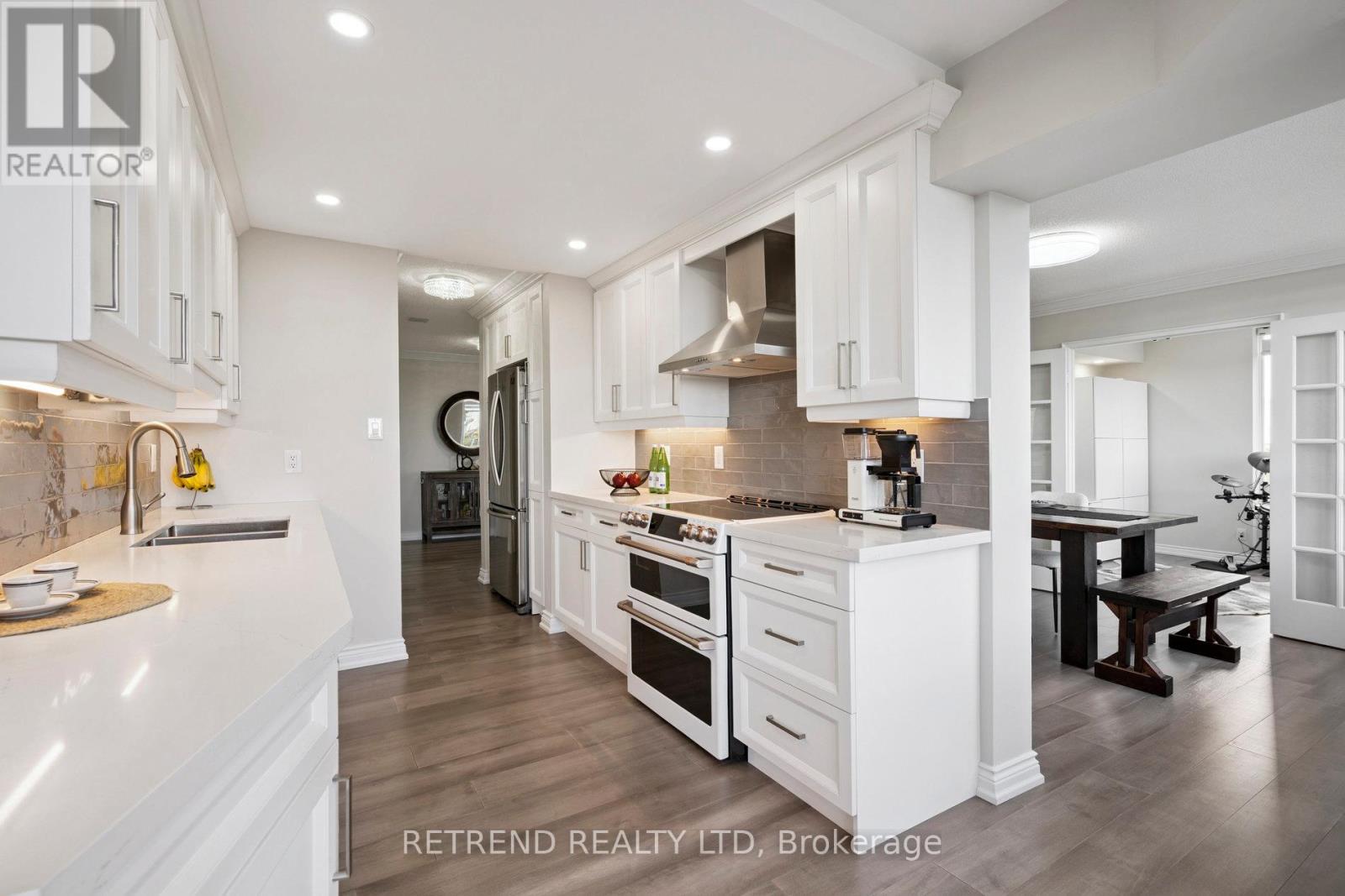 Photo 14 of 826 32 Clarissa Drive, Richmond Hill ON