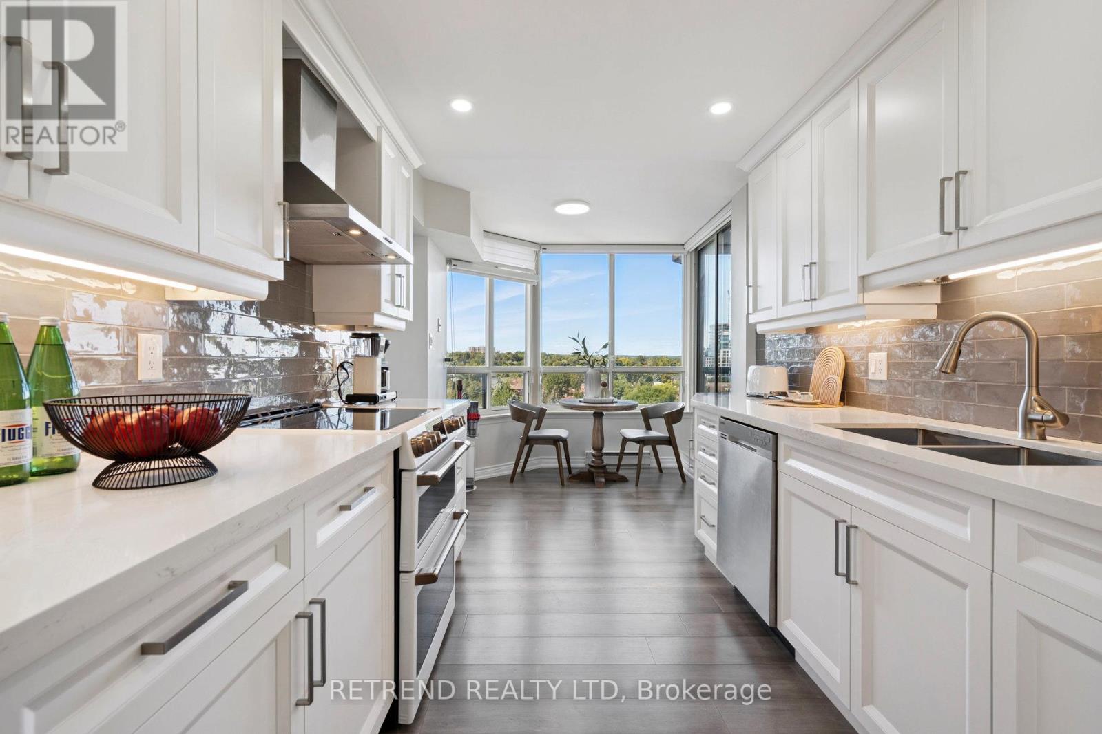 Photo 18 of 826 32 Clarissa Drive, Richmond Hill ON