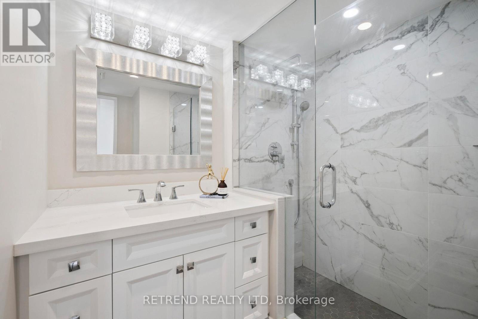 Photo 20 of 826 32 Clarissa Drive, Richmond Hill ON