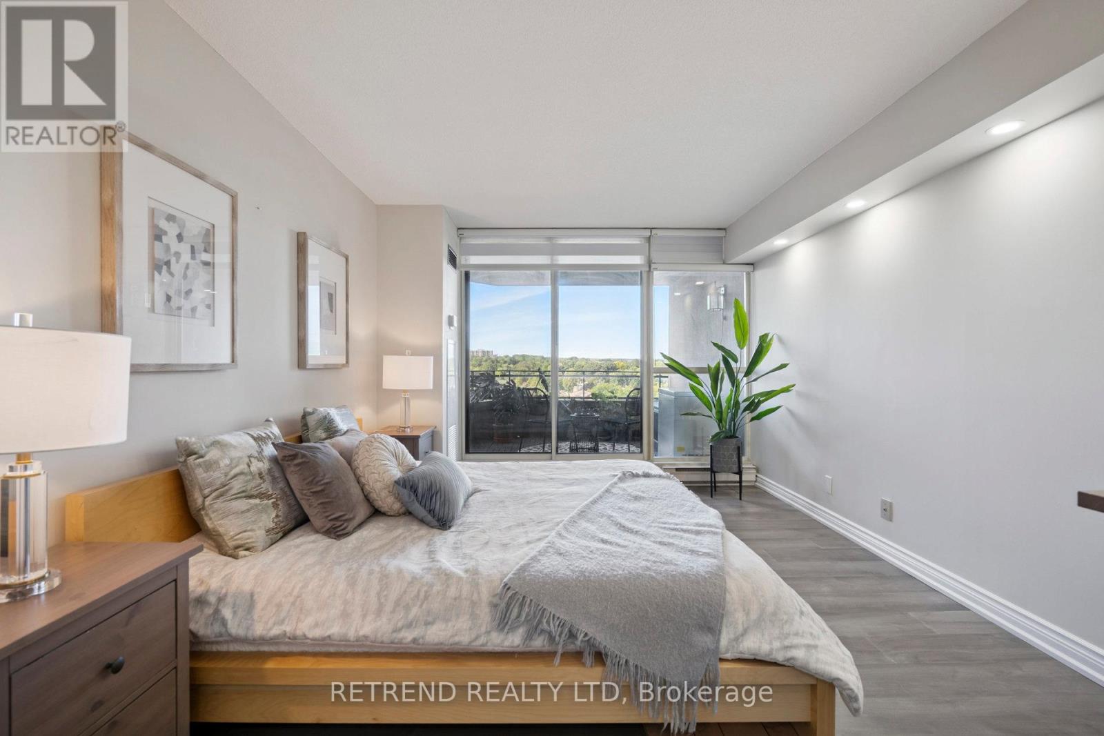 Photo 22 of 826 32 Clarissa Drive, Richmond Hill ON