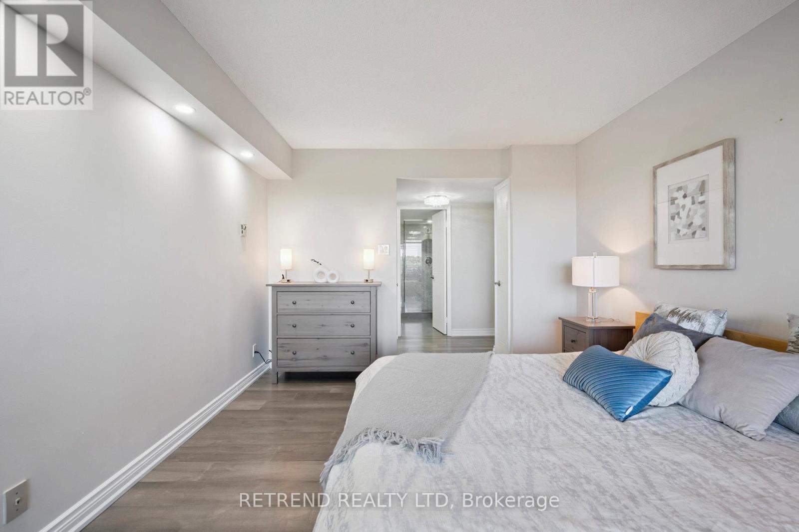 Photo 23 of 826 32 Clarissa Drive, Richmond Hill ON