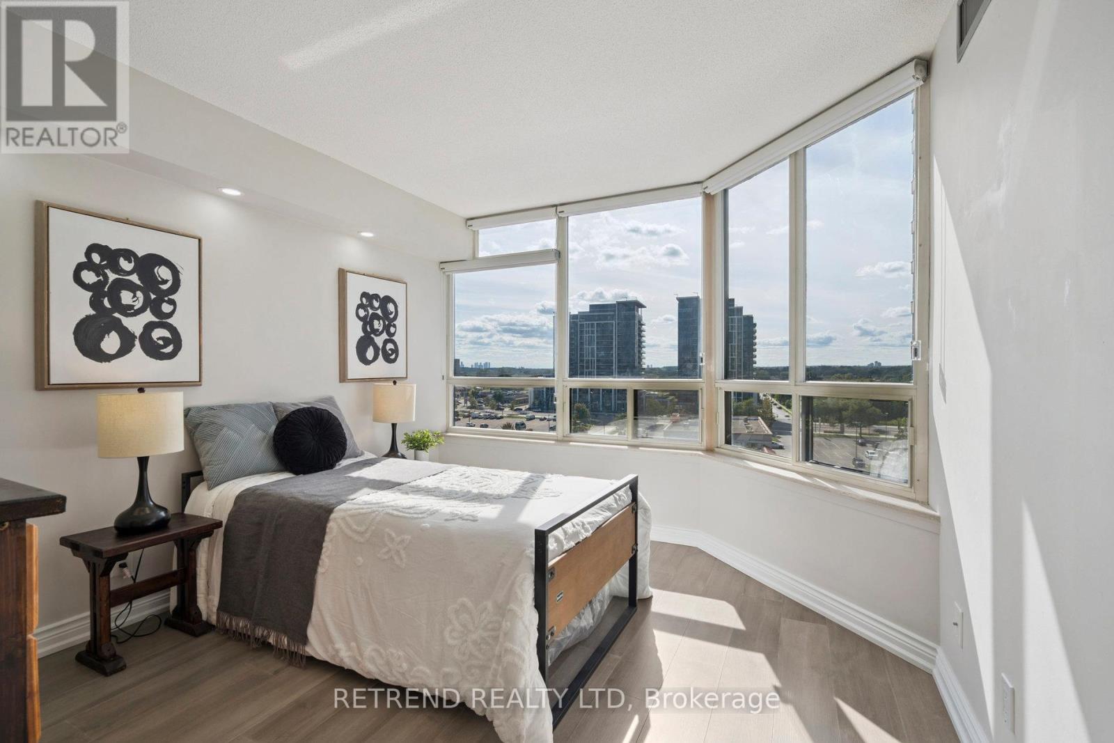 Photo 28 of 826 32 Clarissa Drive, Richmond Hill ON