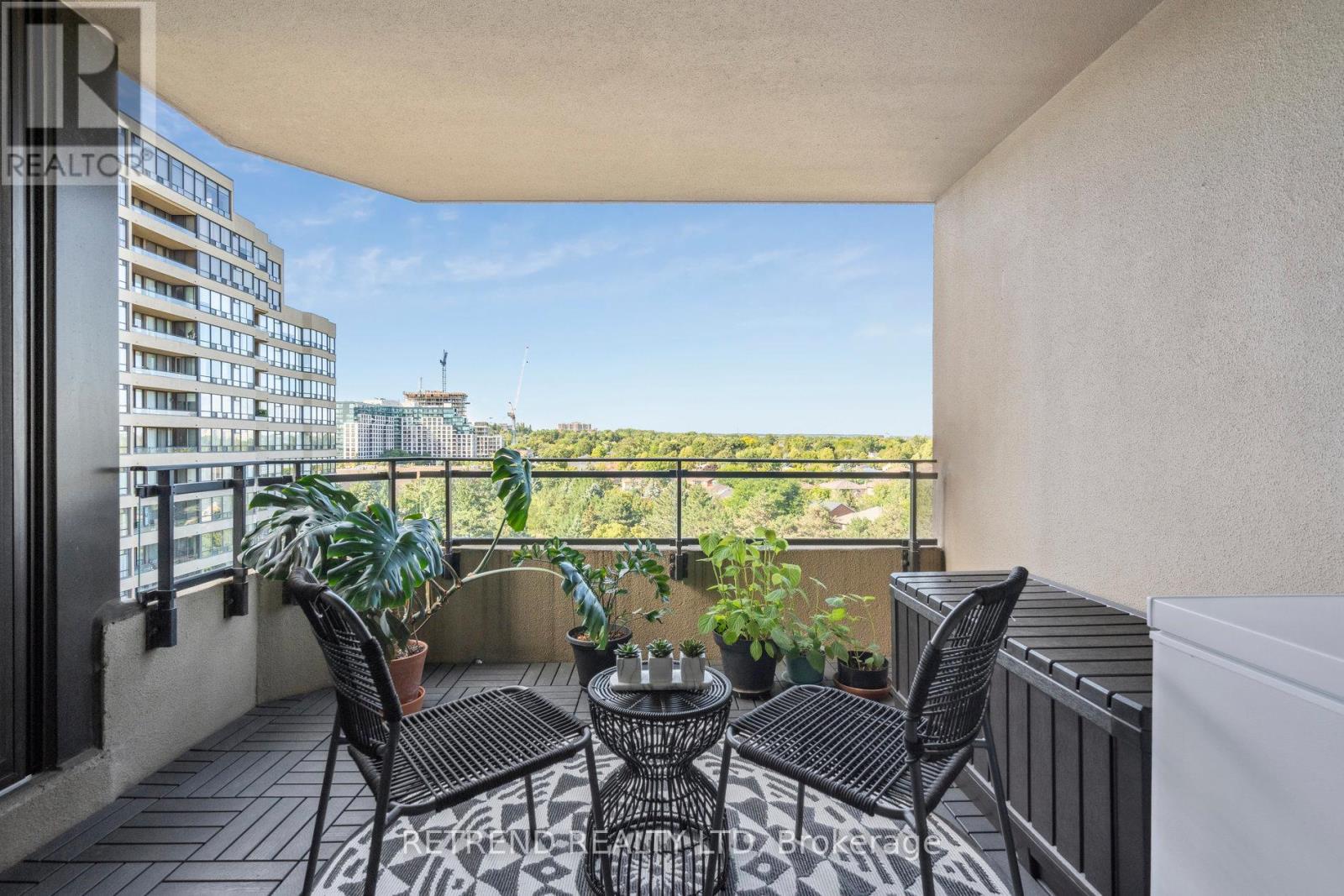 Photo 32 of 826 32 Clarissa Drive, Richmond Hill ON
