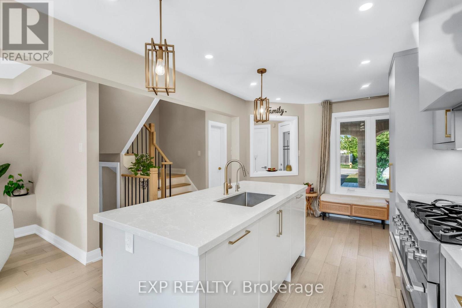 Photo 10 of 66 Whitefaulds Road, Vaughan ON