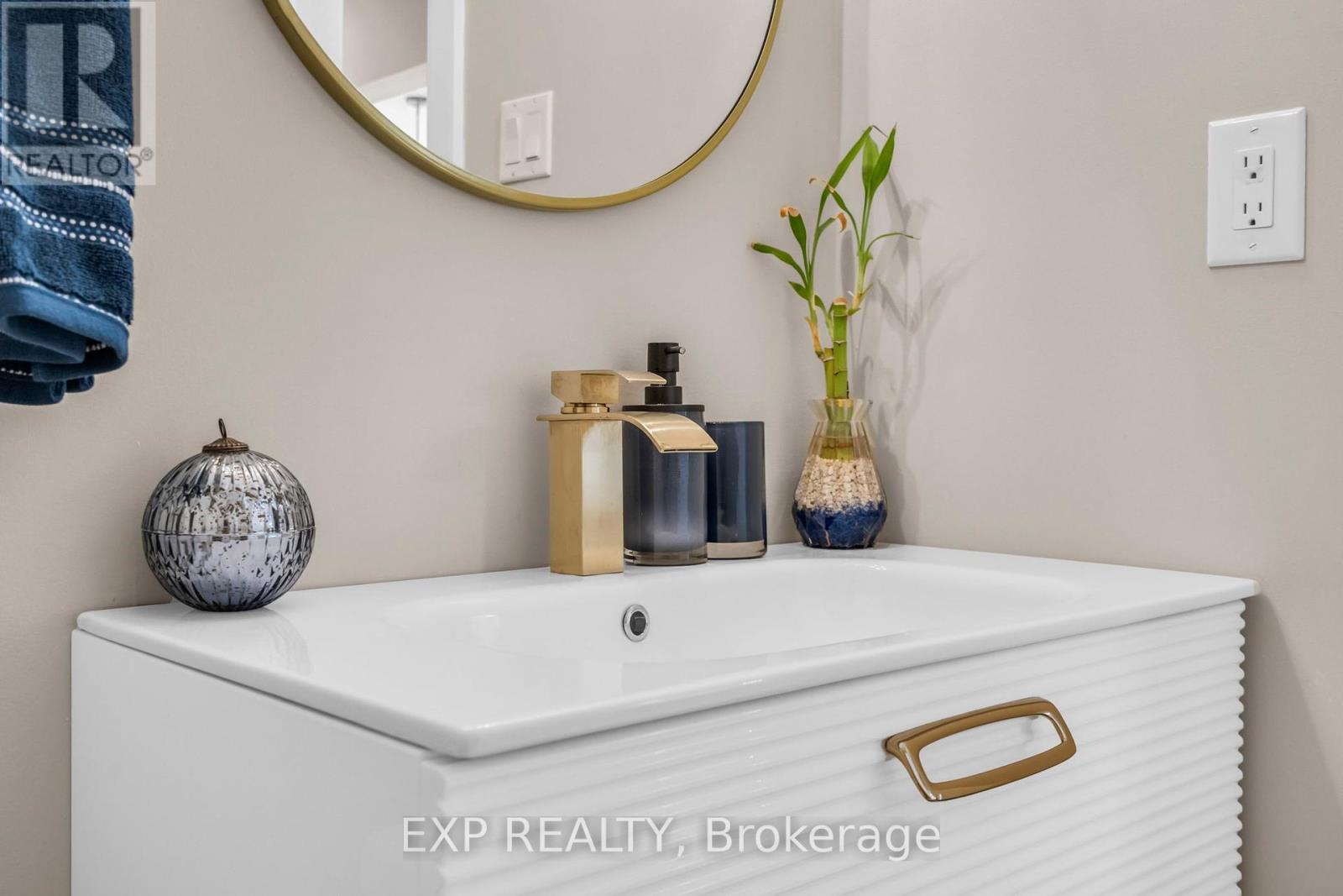 Photo 20 of 66 Whitefaulds Road, Vaughan ON