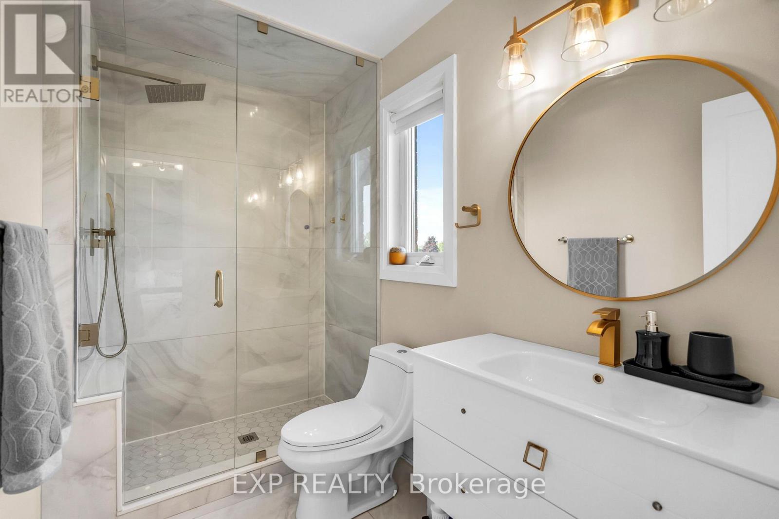 Photo 25 of 66 Whitefaulds Road, Vaughan ON