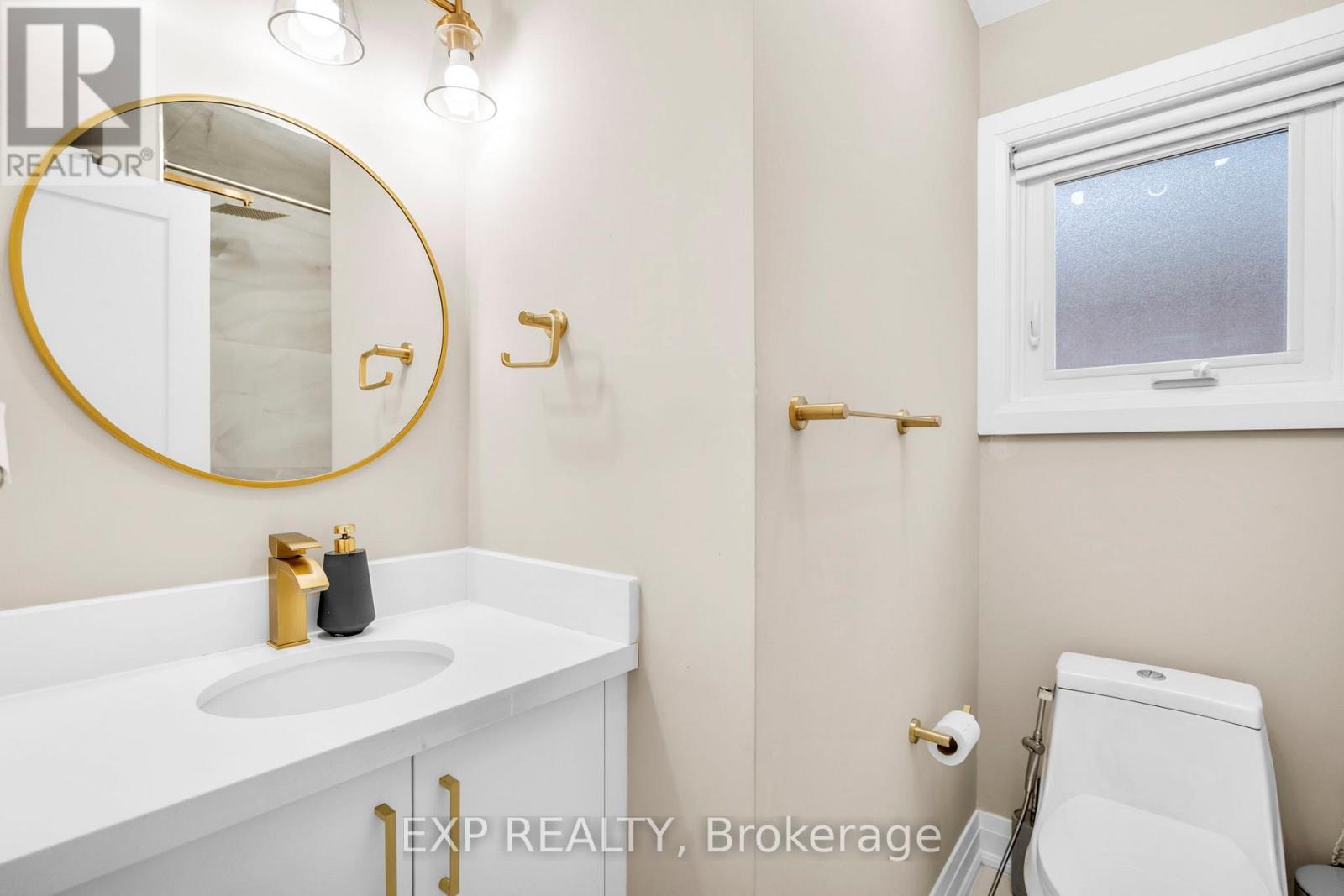 Photo 32 of 66 Whitefaulds Road, Vaughan ON