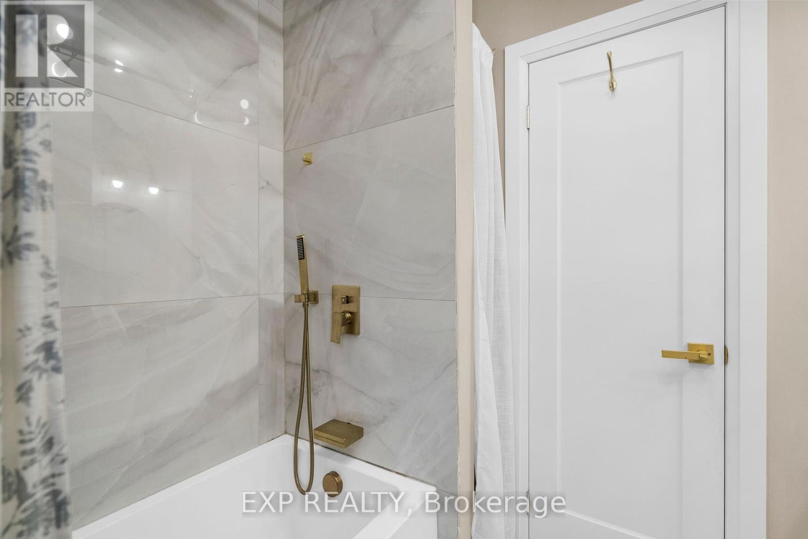Photo 33 of 66 Whitefaulds Road, Vaughan ON