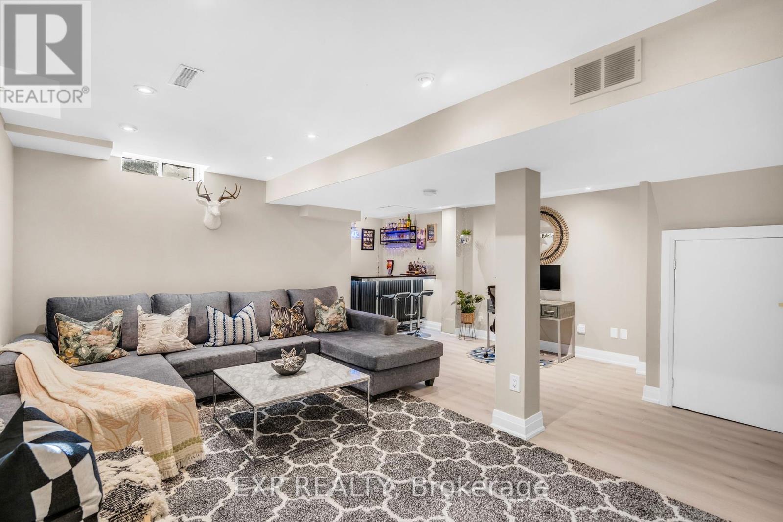 Photo 36 of 66 Whitefaulds Road, Vaughan ON
